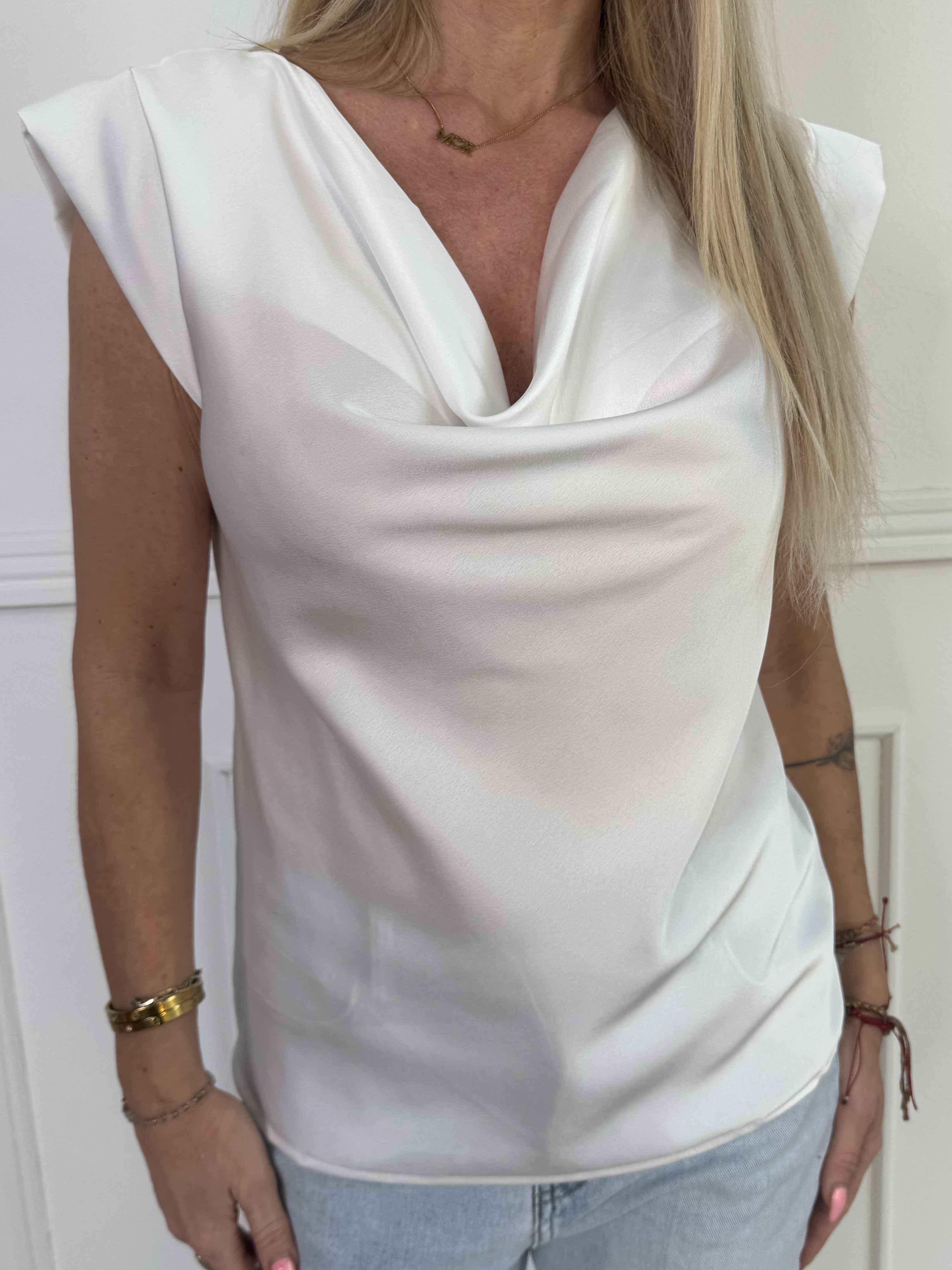 Lisa - Sød blank top med fint fald foran