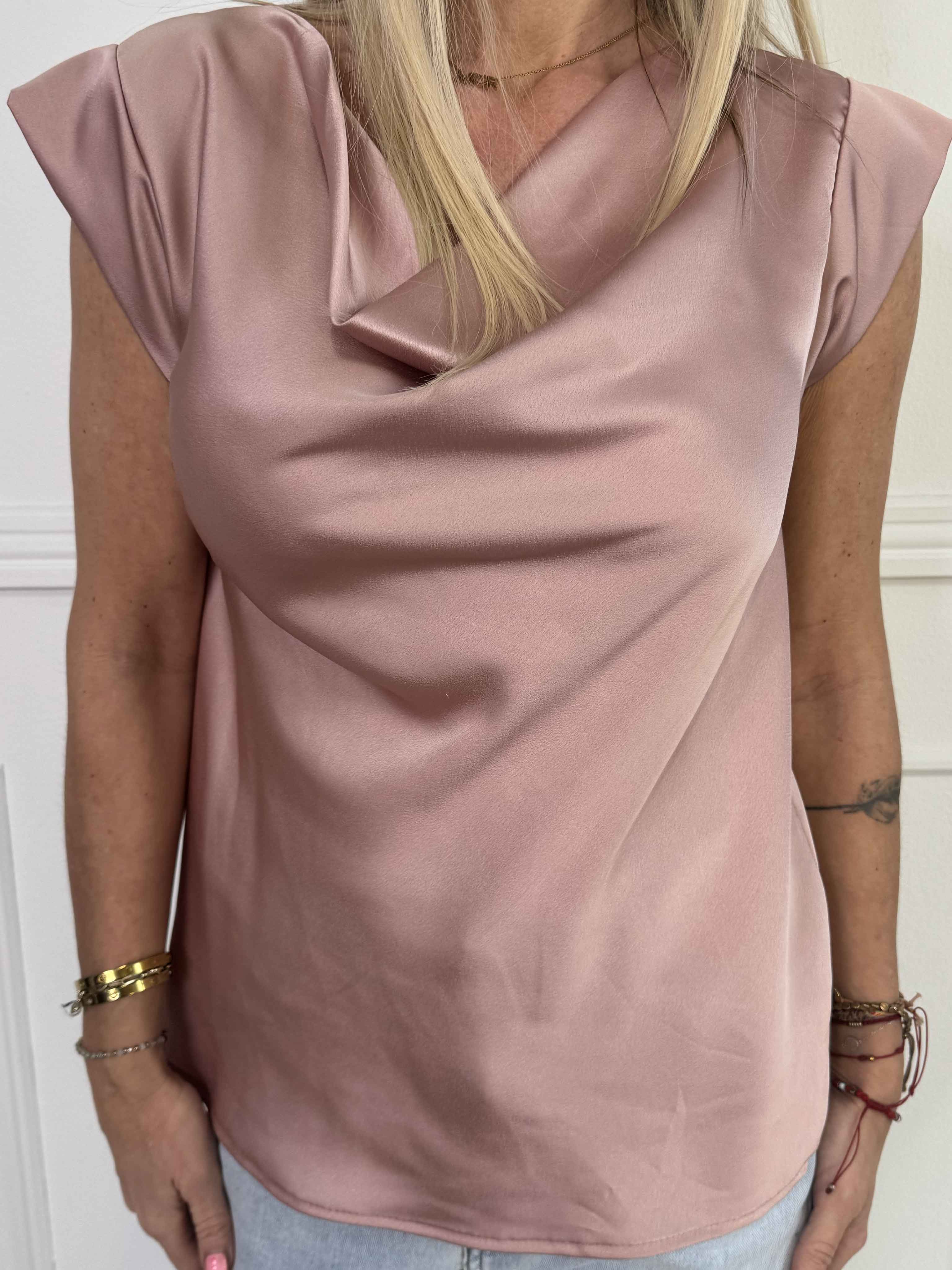 Lisa - Sød blank top med fint fald foran