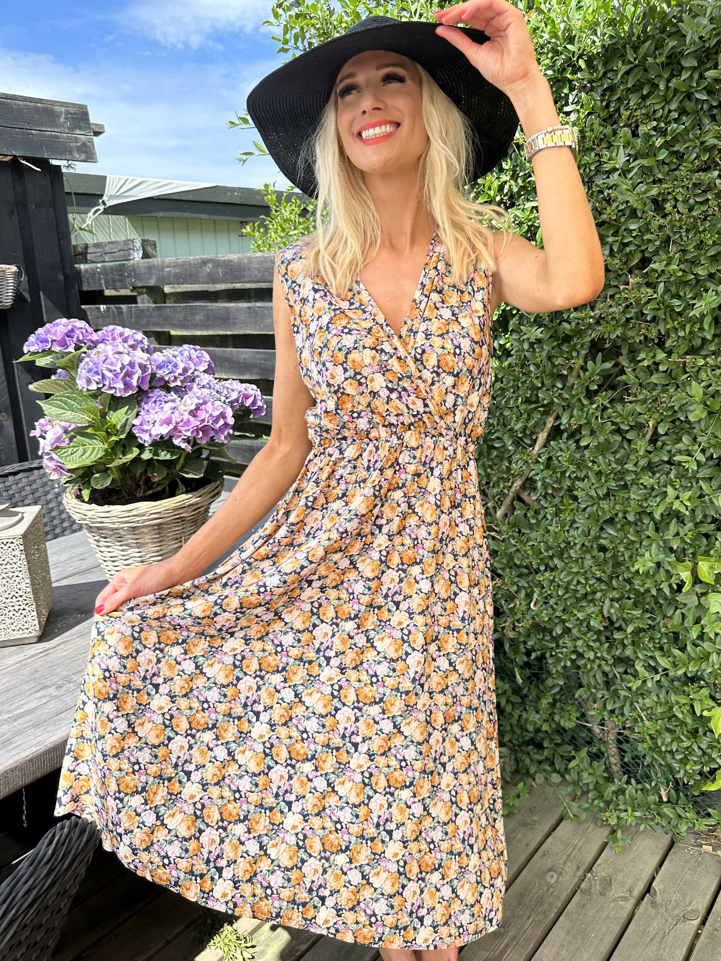 Liv - Sød kjole i småt blomsterprint