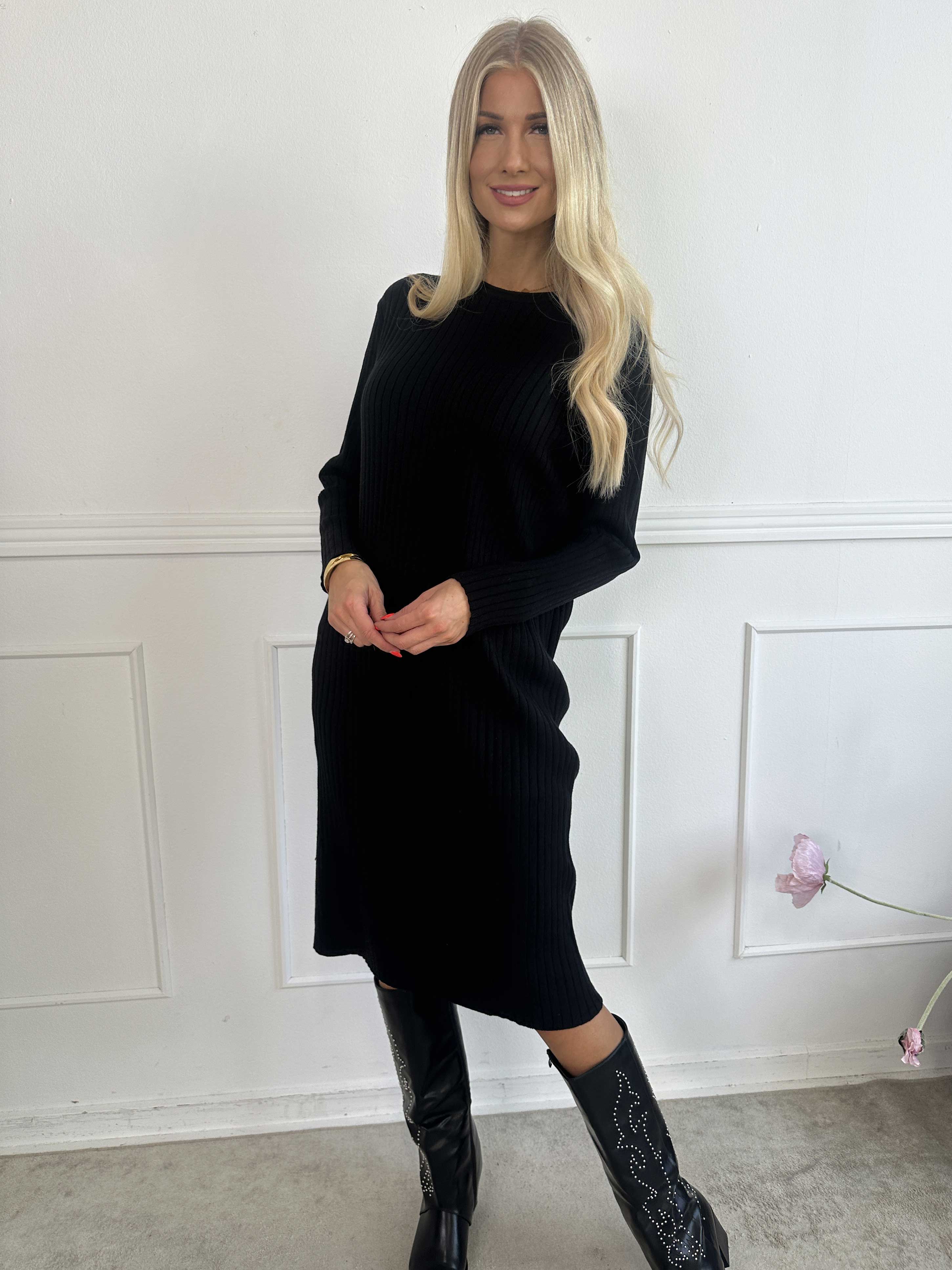 Livunn - Blød elastisk strikkjole med rib