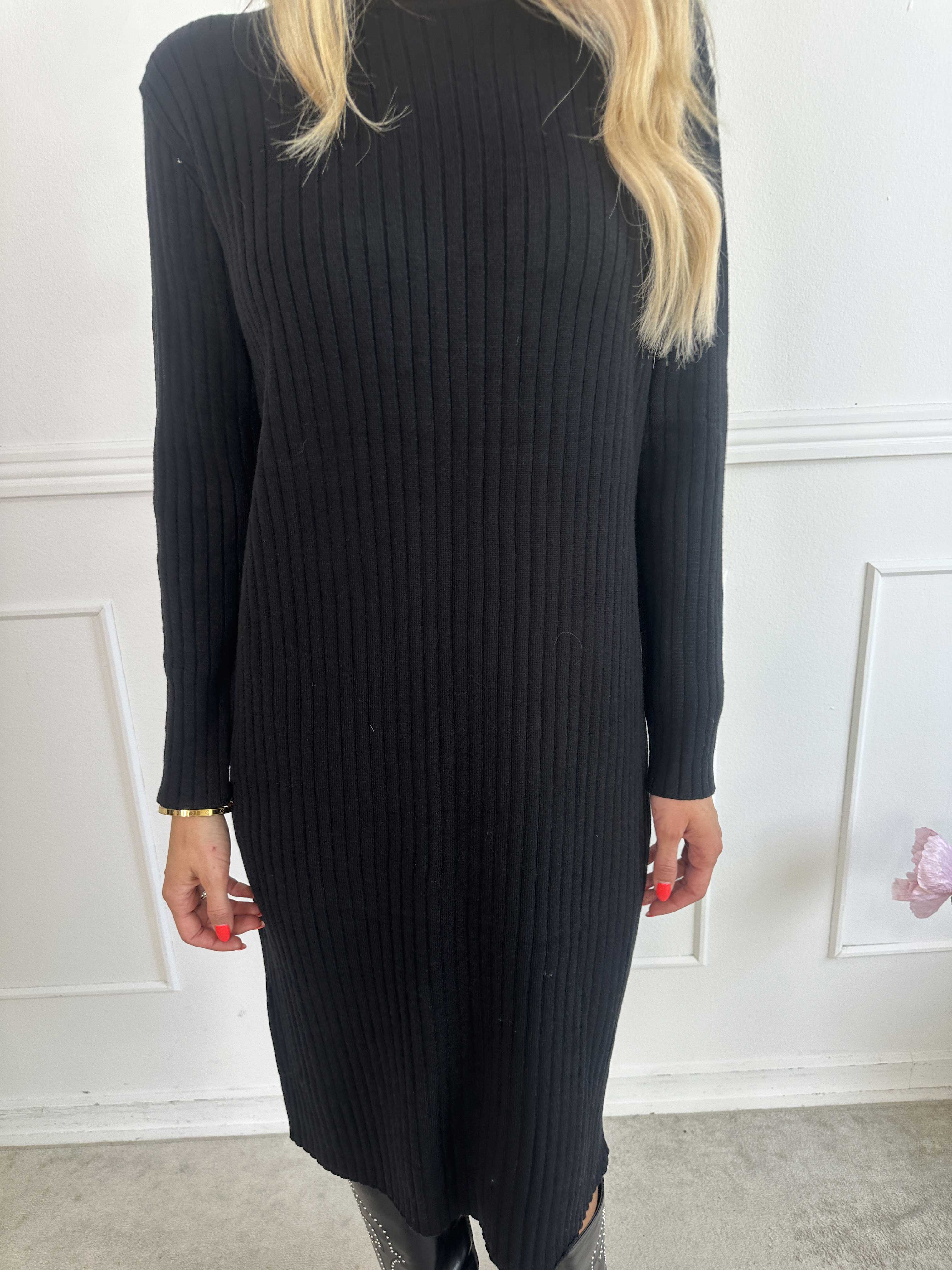 Livunn - Blød elastisk strikkjole med rib