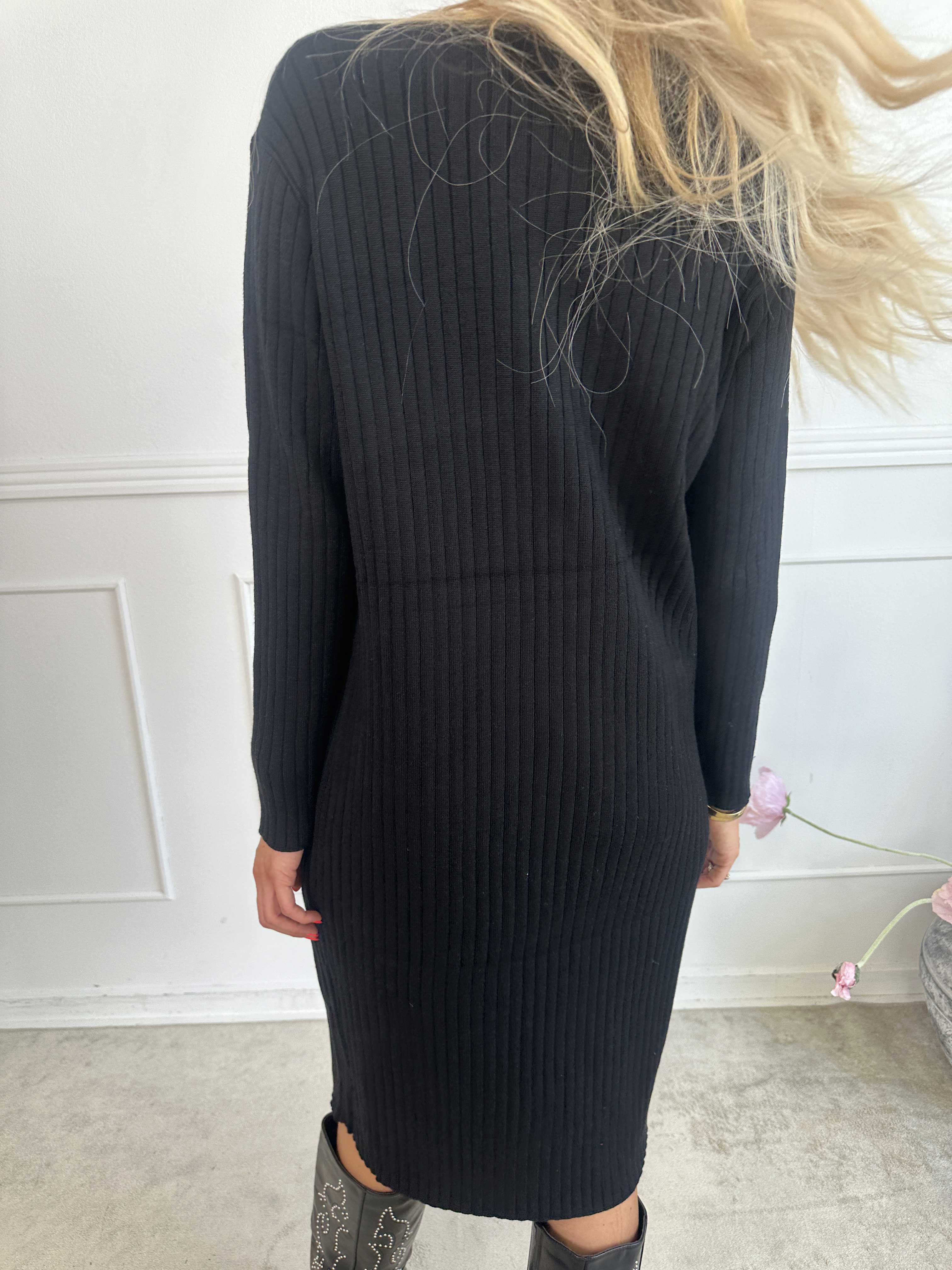 Livunn - Blød elastisk strikkjole med rib