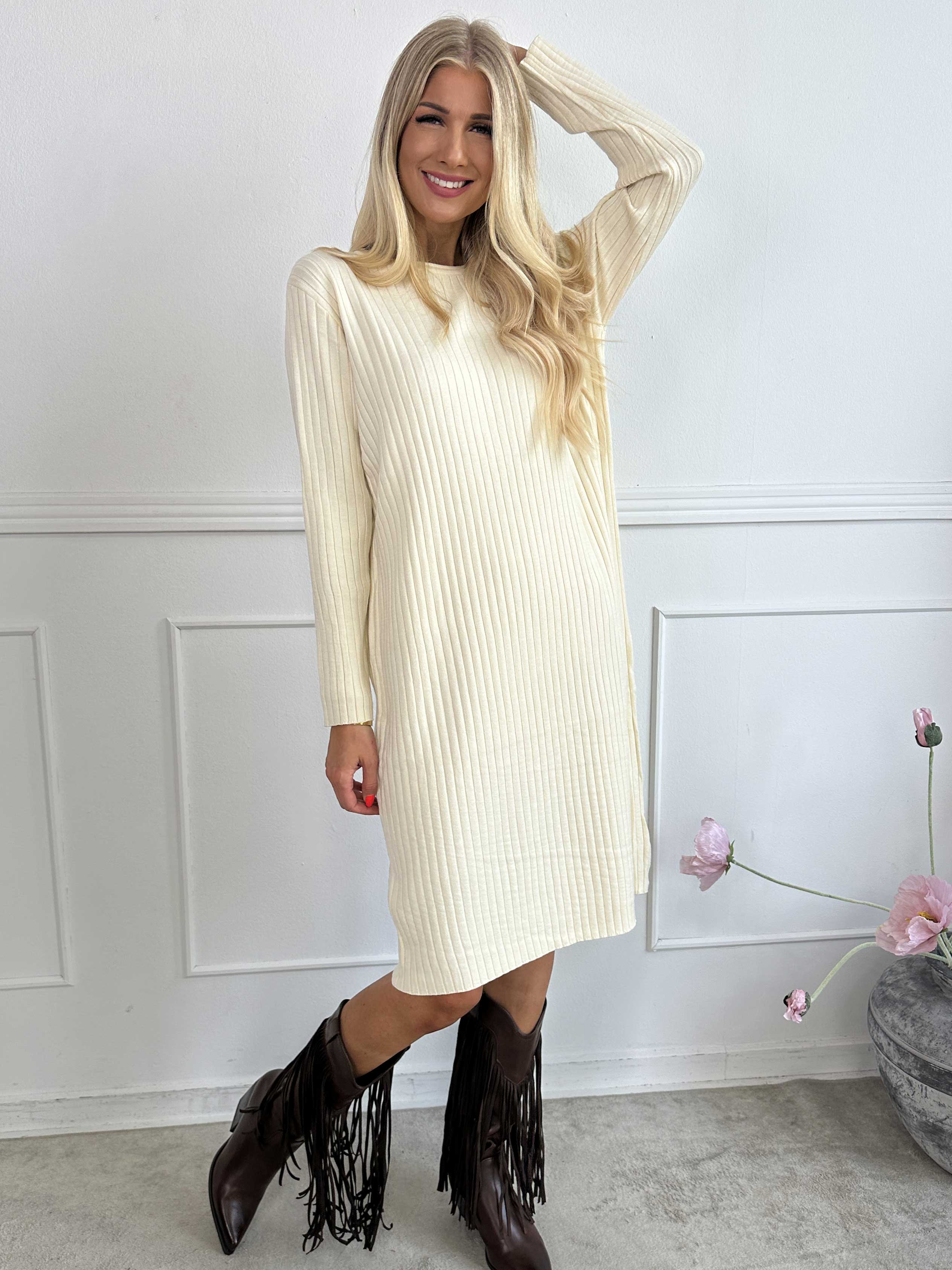 Livunn - Blød elastisk strikkjole med rib