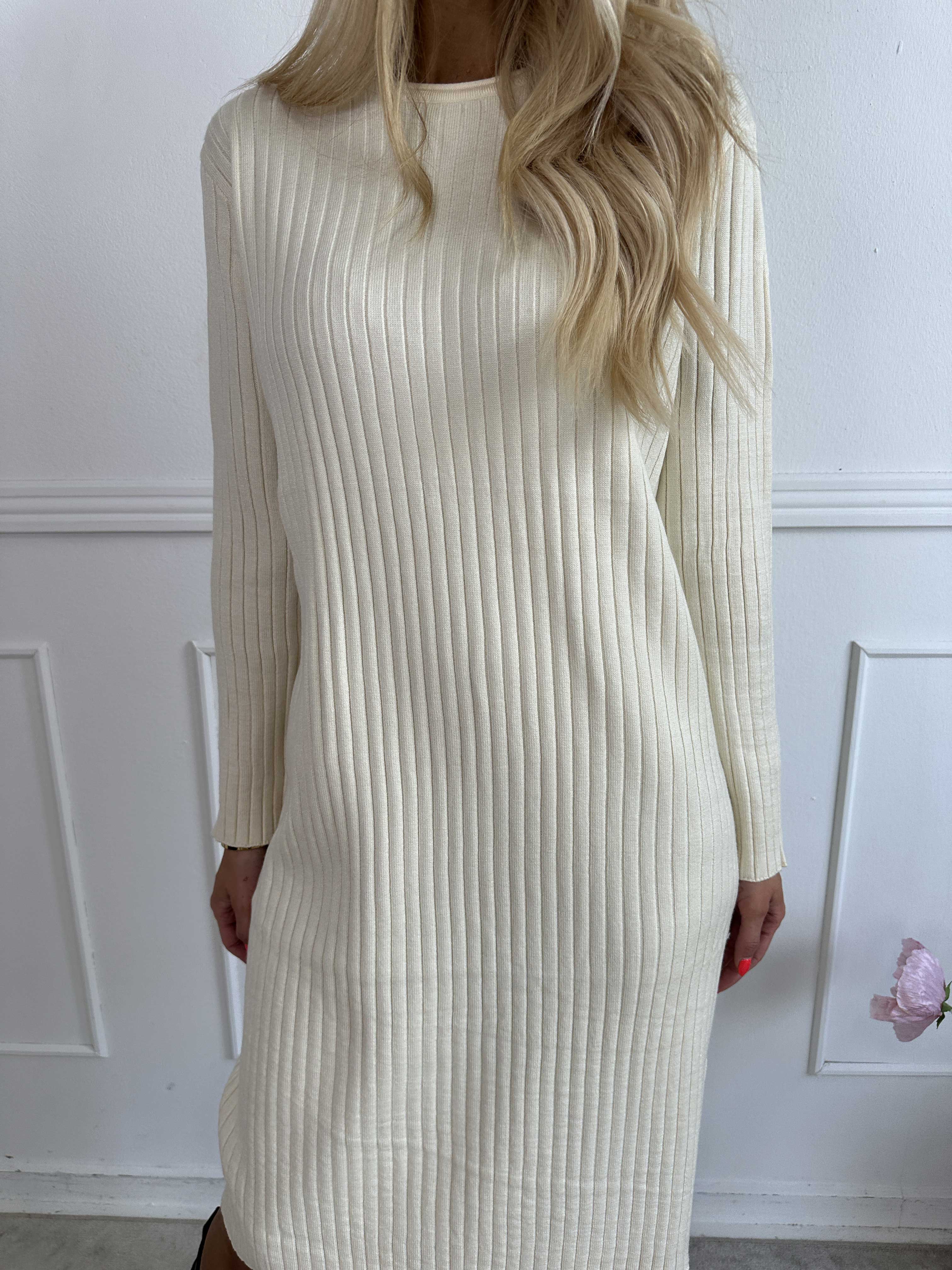 Livunn - Blød elastisk strikkjole med rib