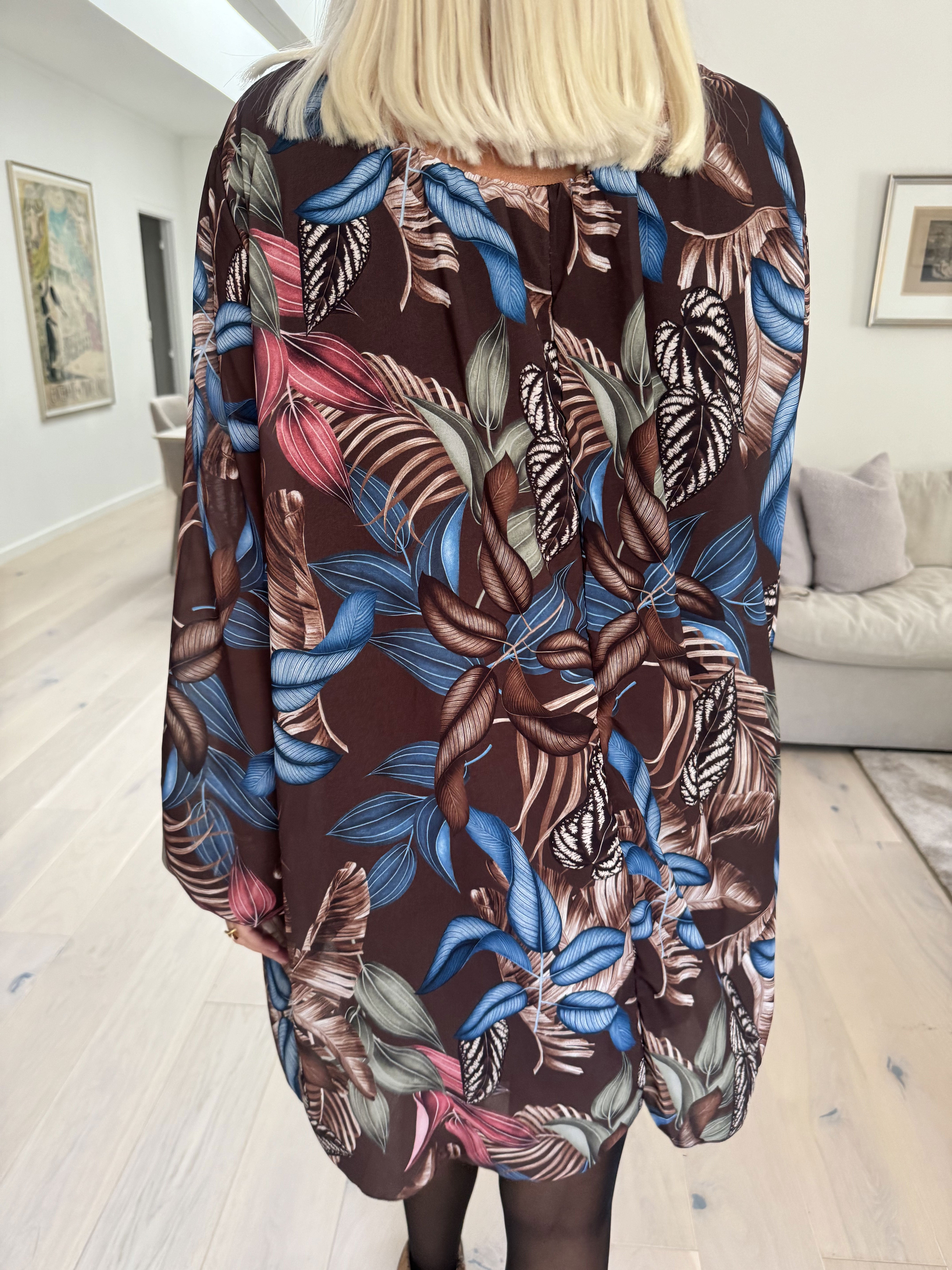 Lola - Sød tunikakjole med bladmønster