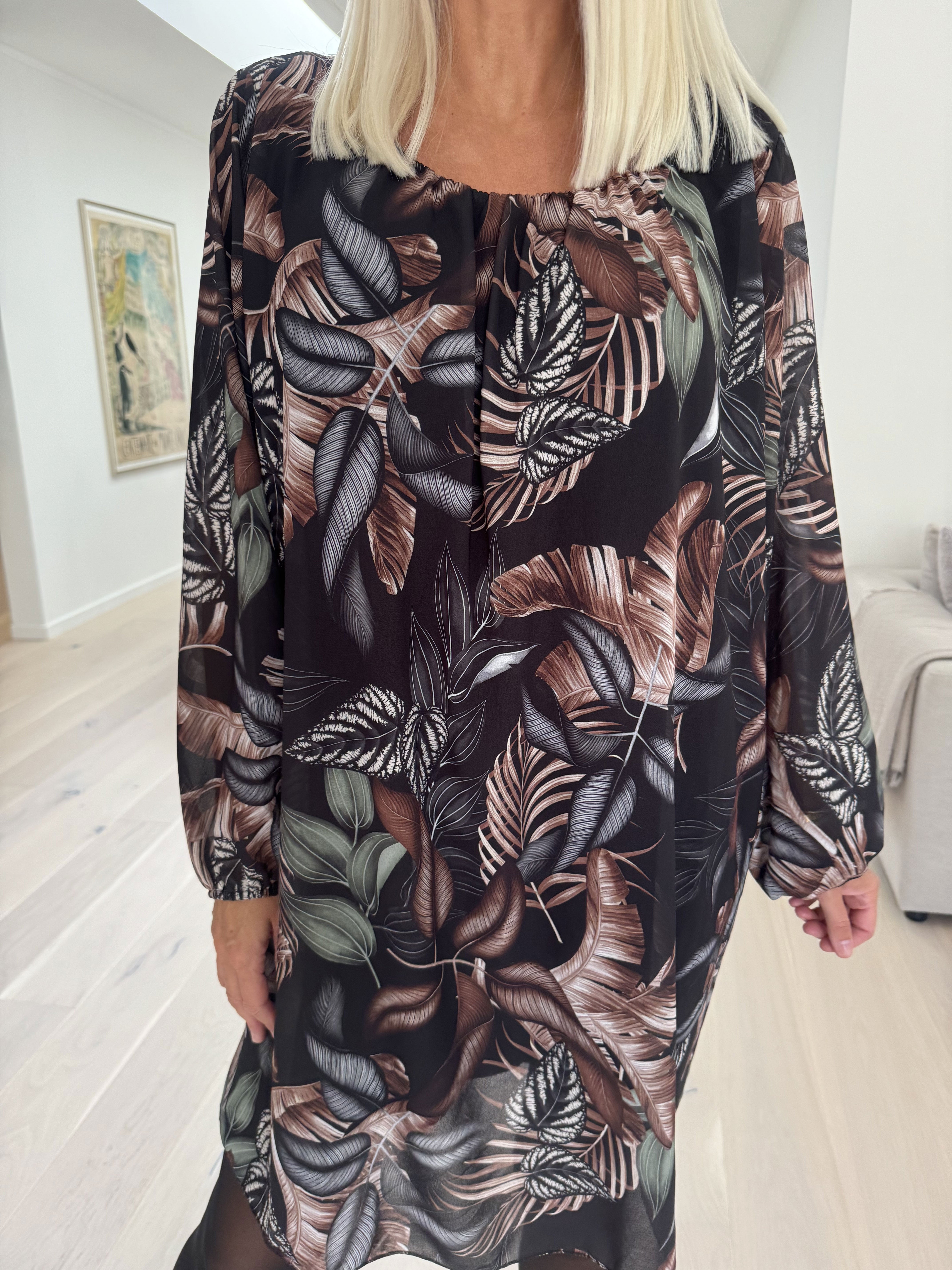 Lola - Sød tunikakjole med bladmønster