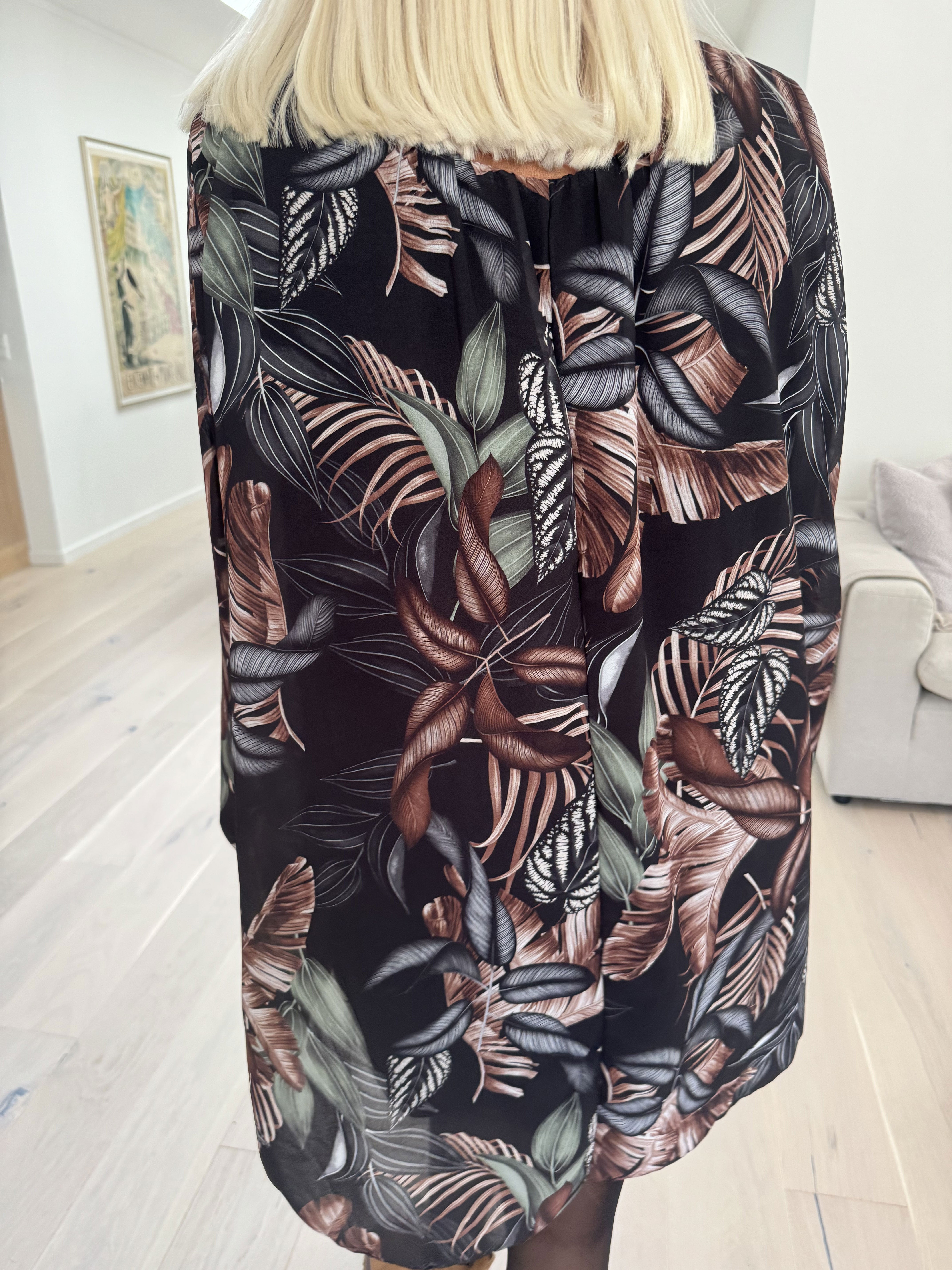 Lola - Sød tunikakjole med bladmønster