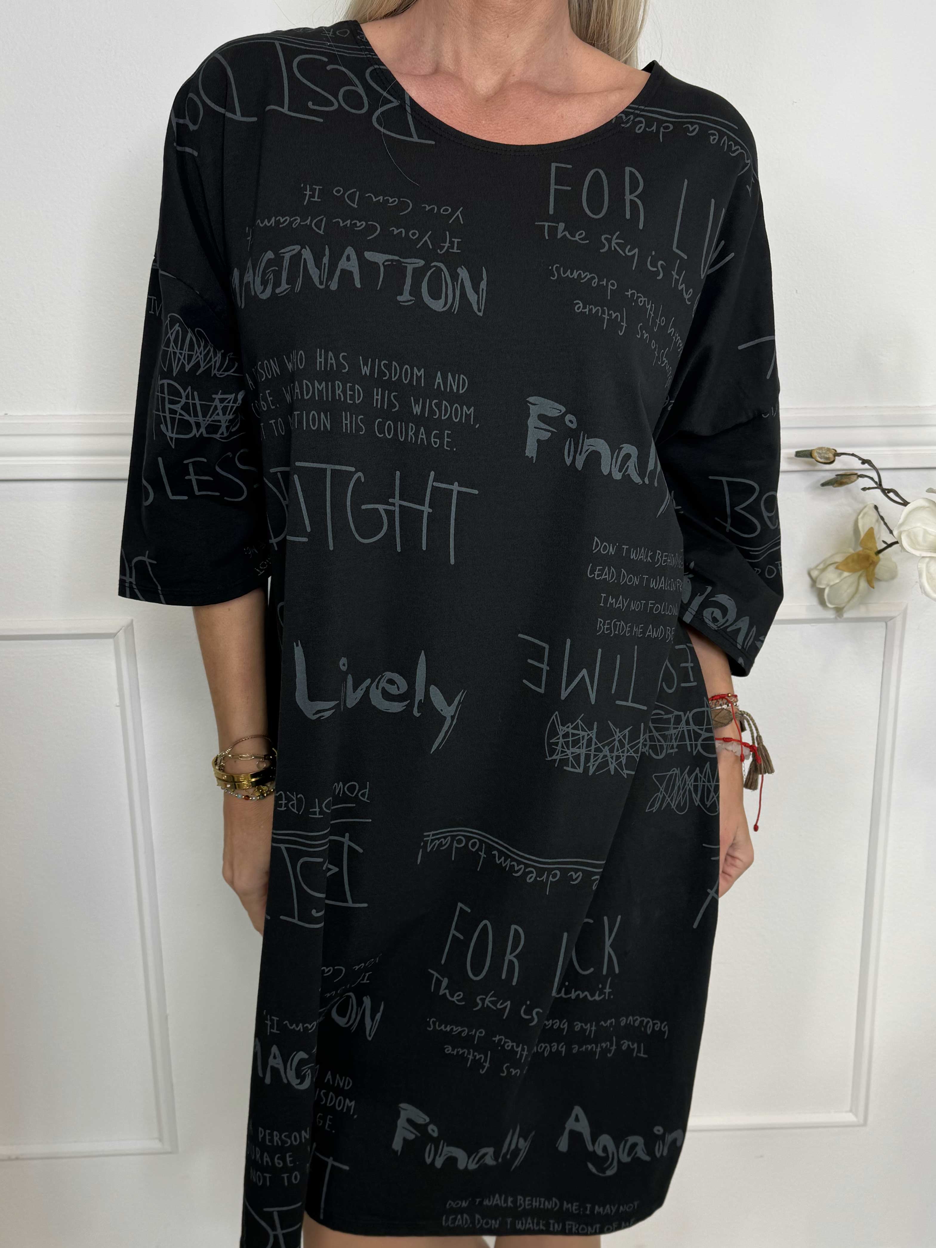 Lora - T-shirt kjole med tekst