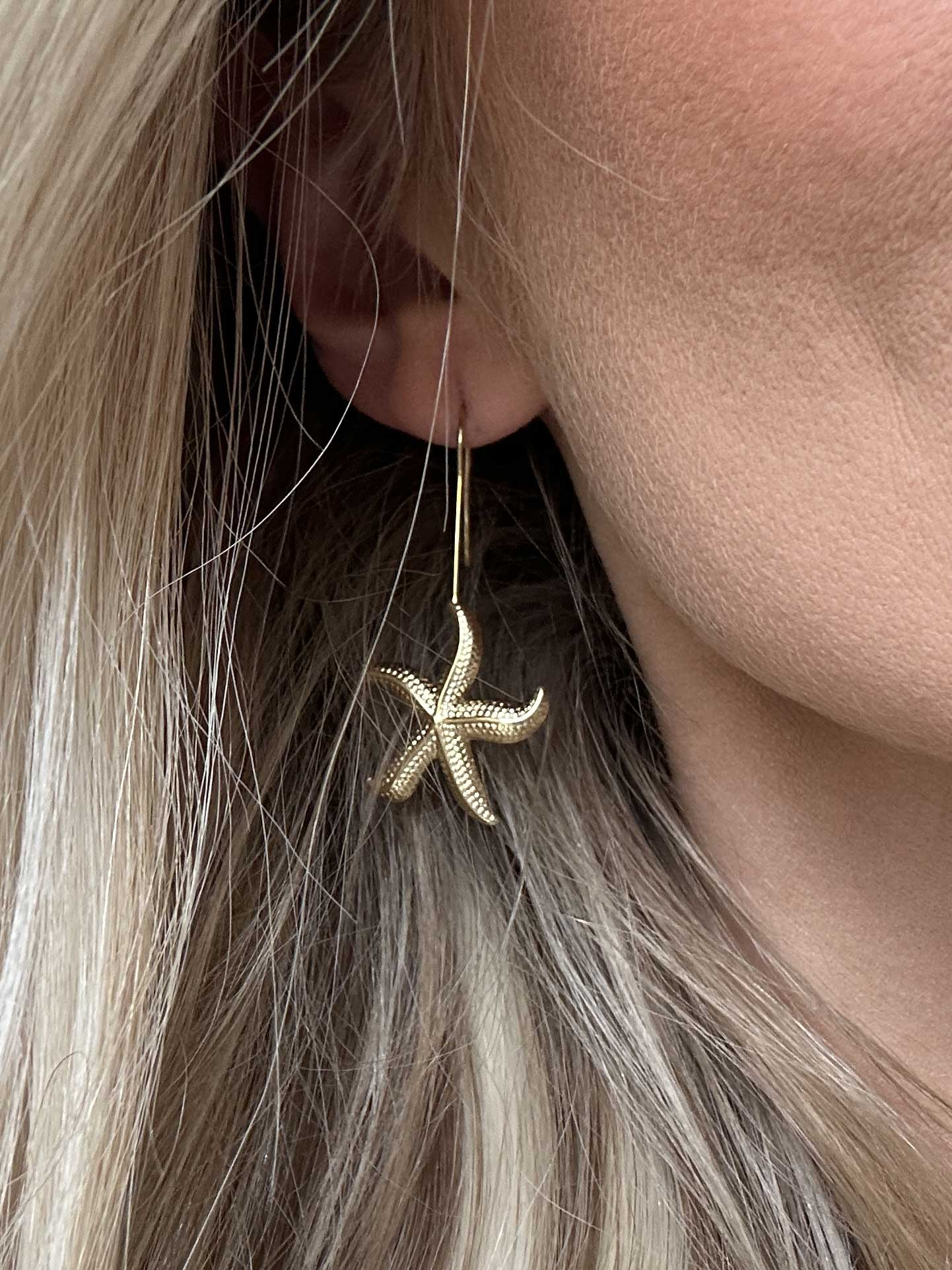 Lottie - Guldfarvede øreringe med søstjerne vedhæng