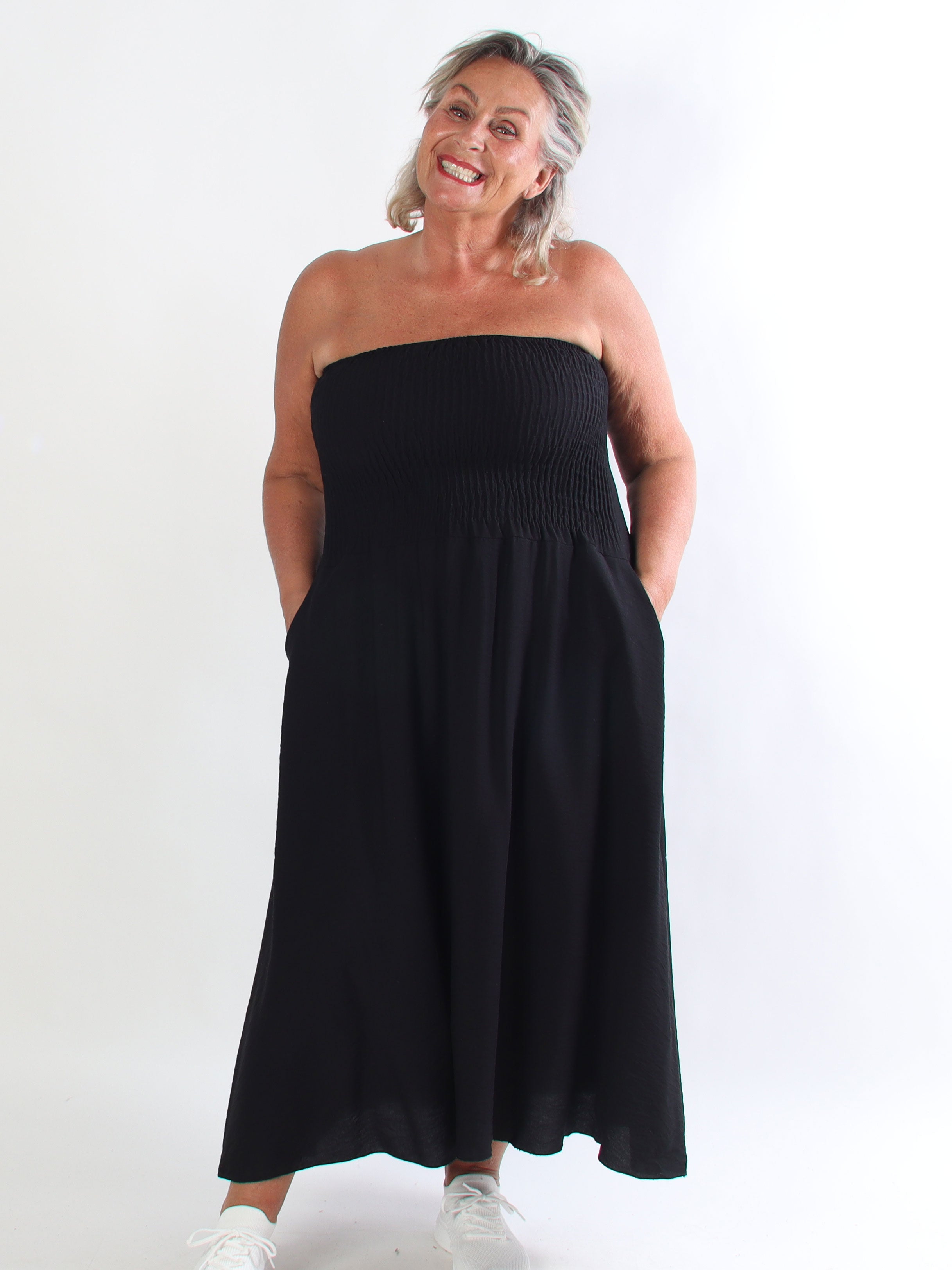 Lucianda - Stropløs plus size kjole i viskose med smock og lommer