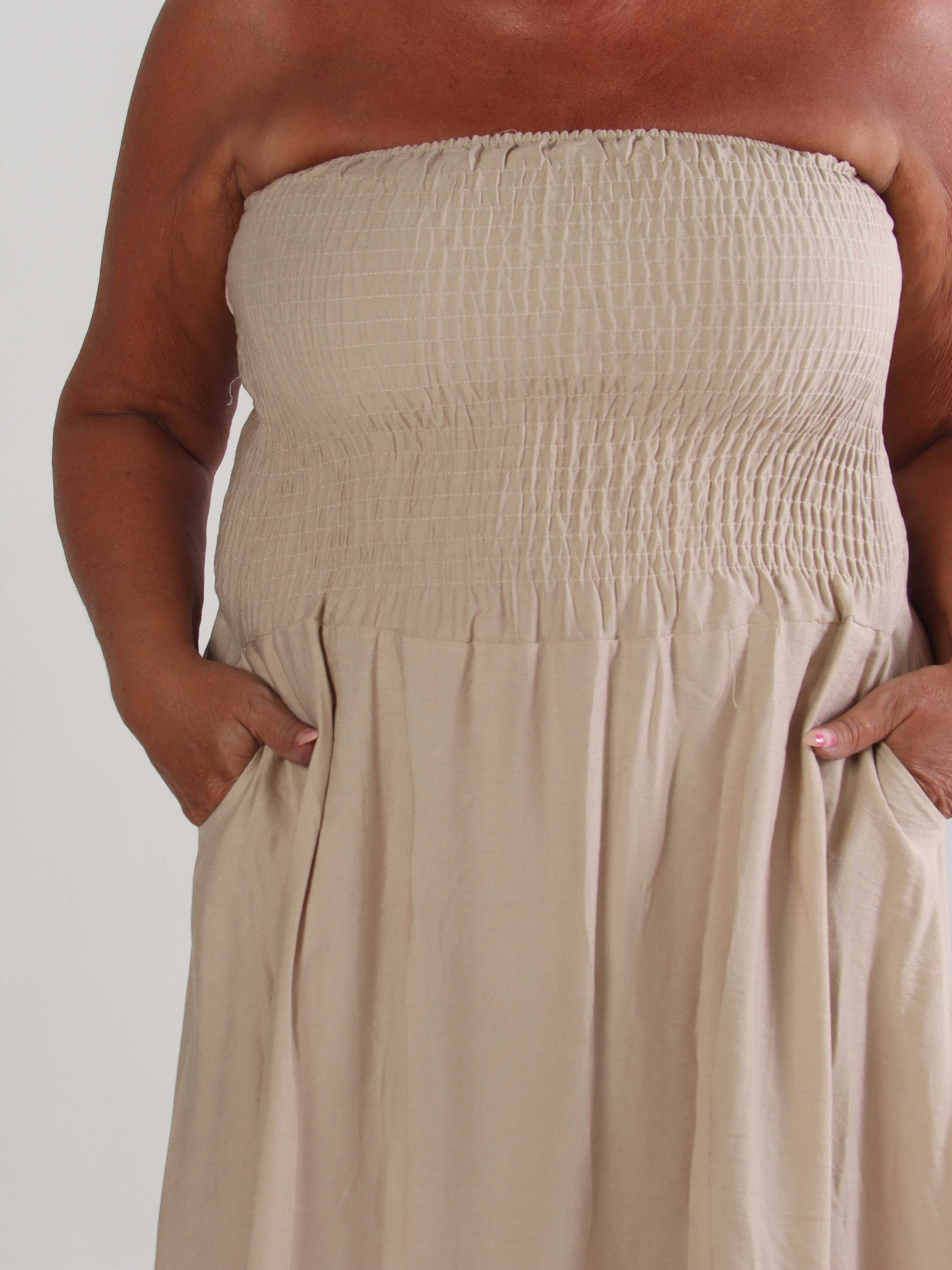 Lucianda - Stropløs plus size kjole i viskose med smock og lommer