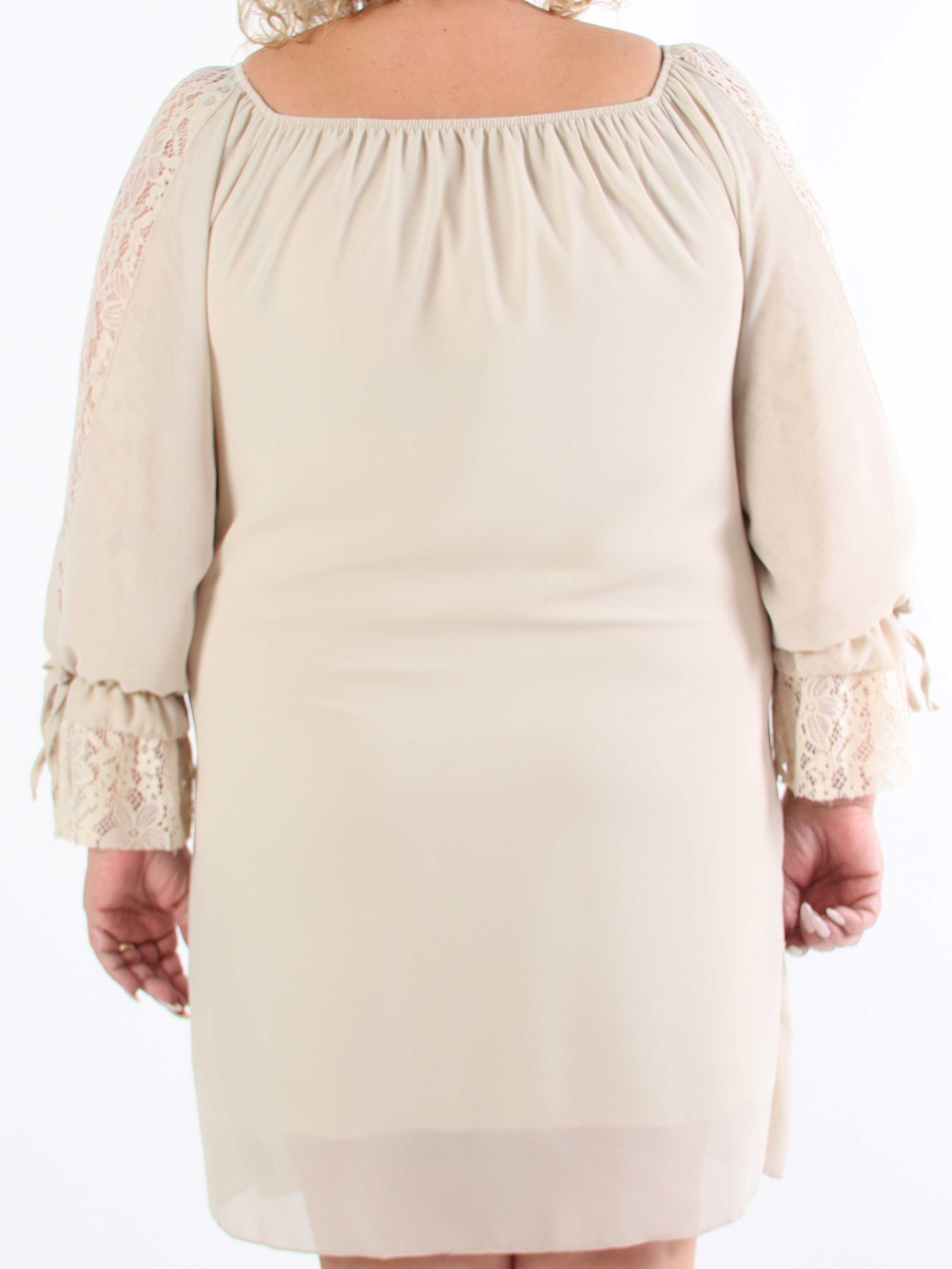 Lupita - Plussize tunikakjole med blondeærmer