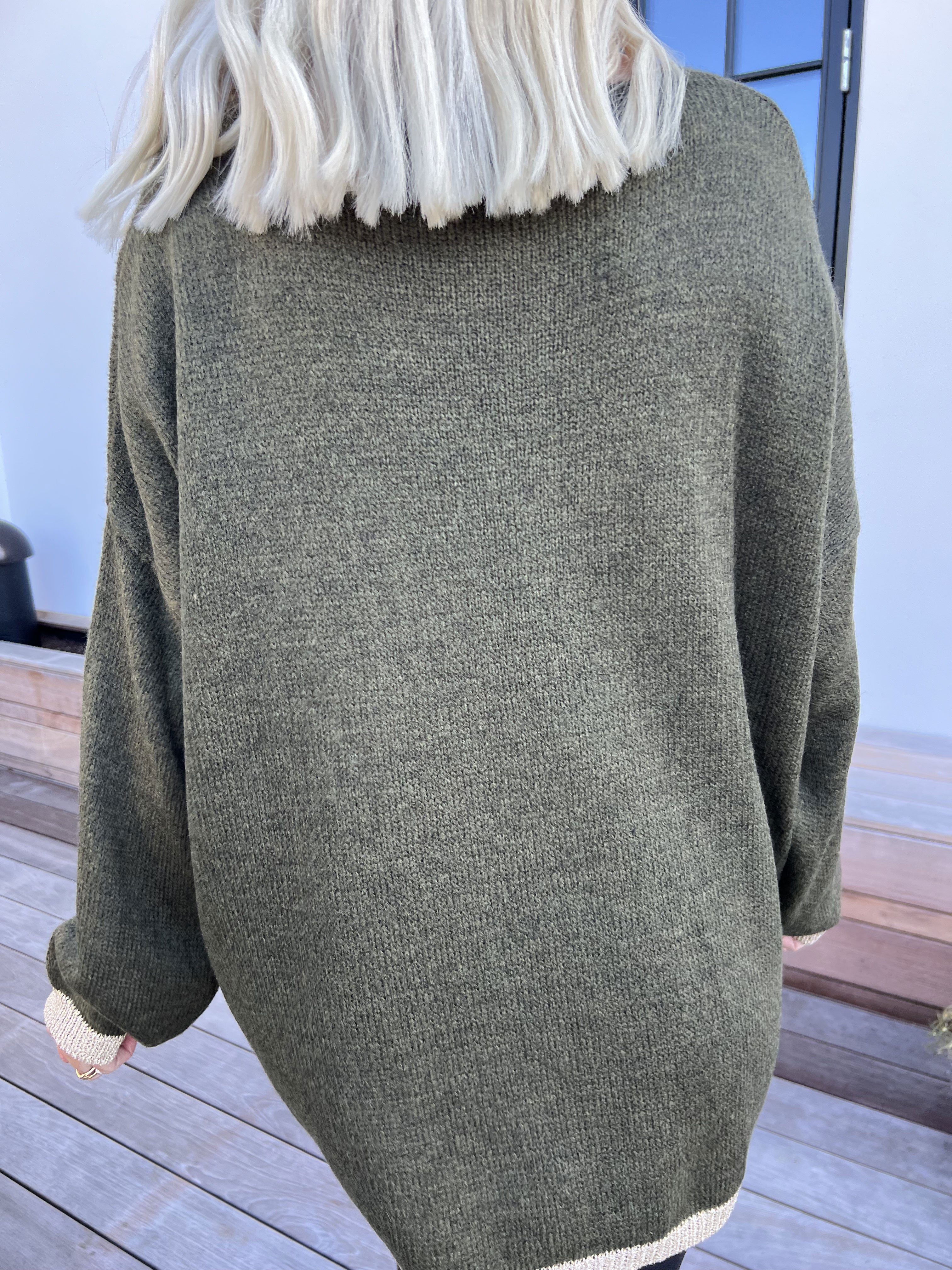 Lydia - Striktrøje med hjerter i guld glimmertråde