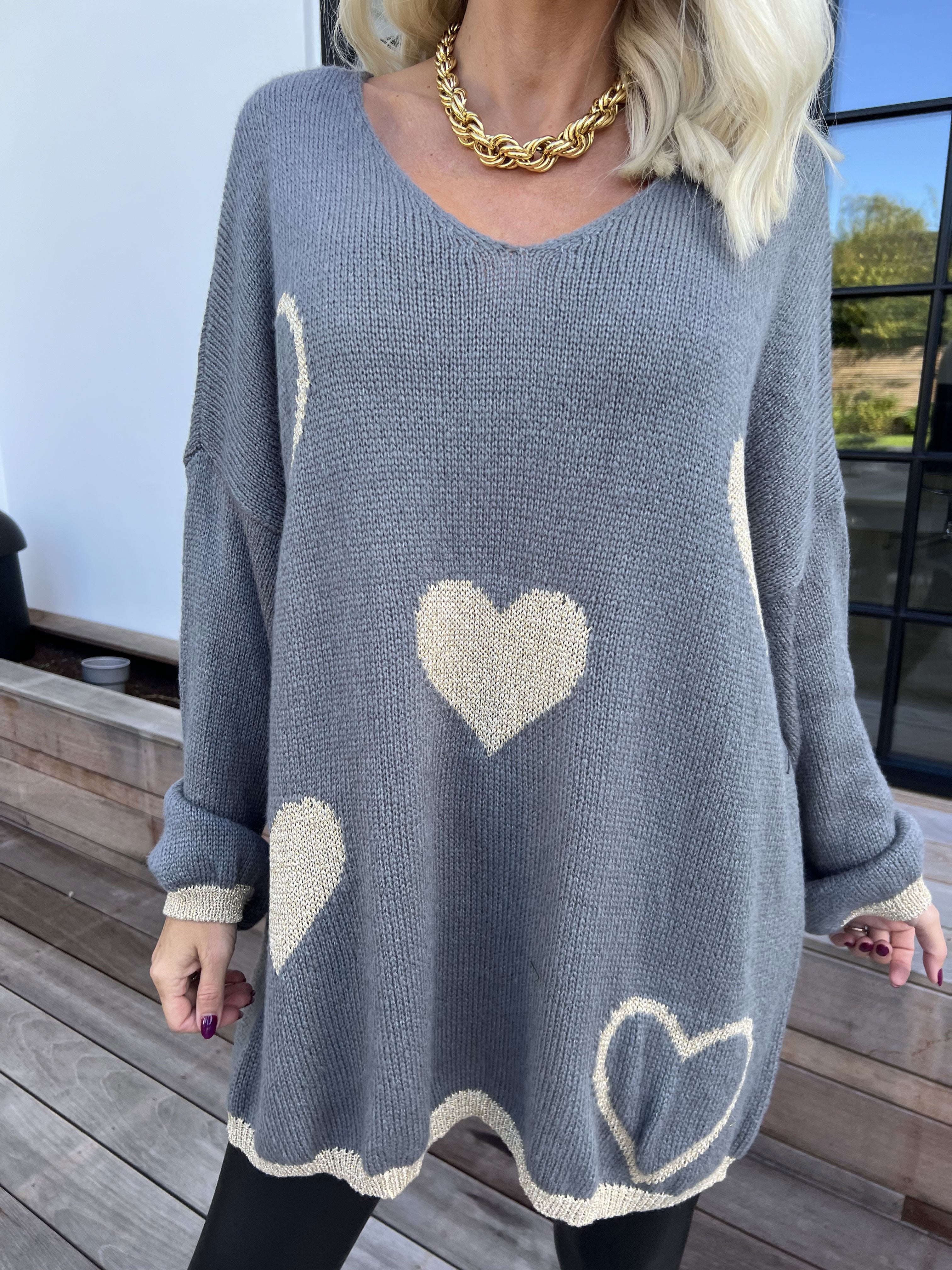 Lydia - Striktrøje med hjerter i guld glimmertråde