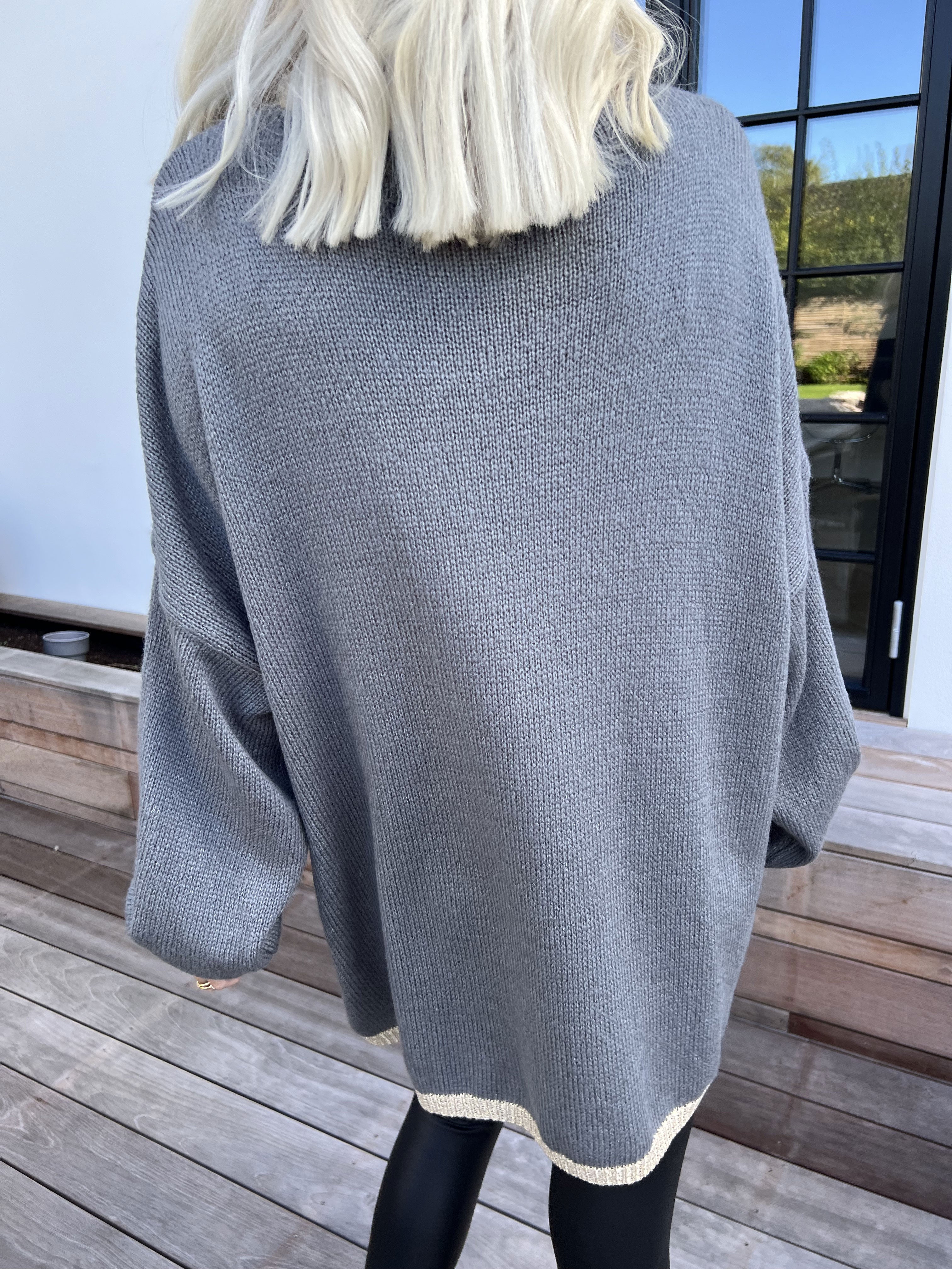 Lydia - Striktrøje med hjerter i guld glimmertråde