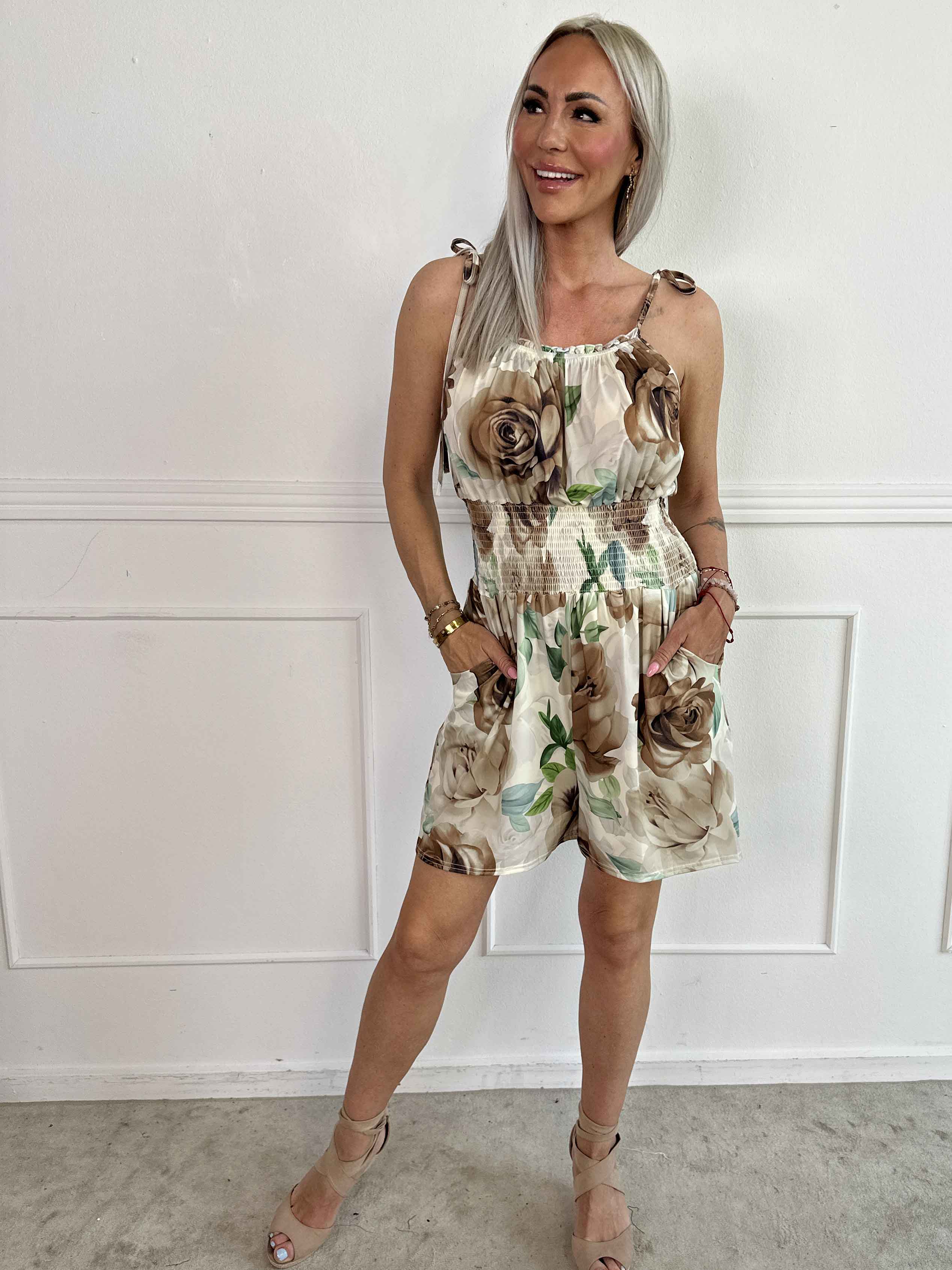 Lyra - Elastisk buksedragt med smock i taljen