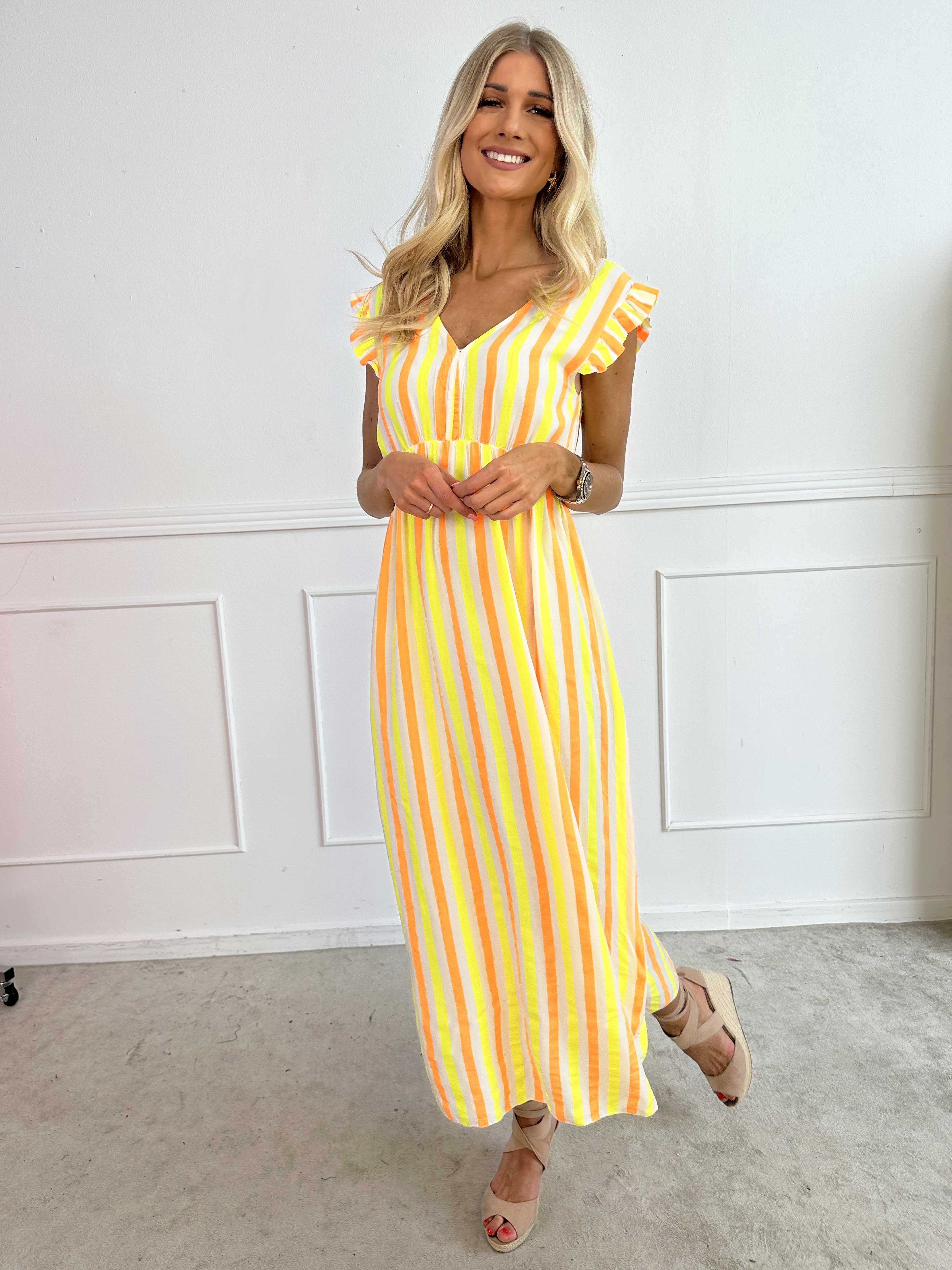 Lyssa - Lang stribet kjole i viskose med farvet striber
