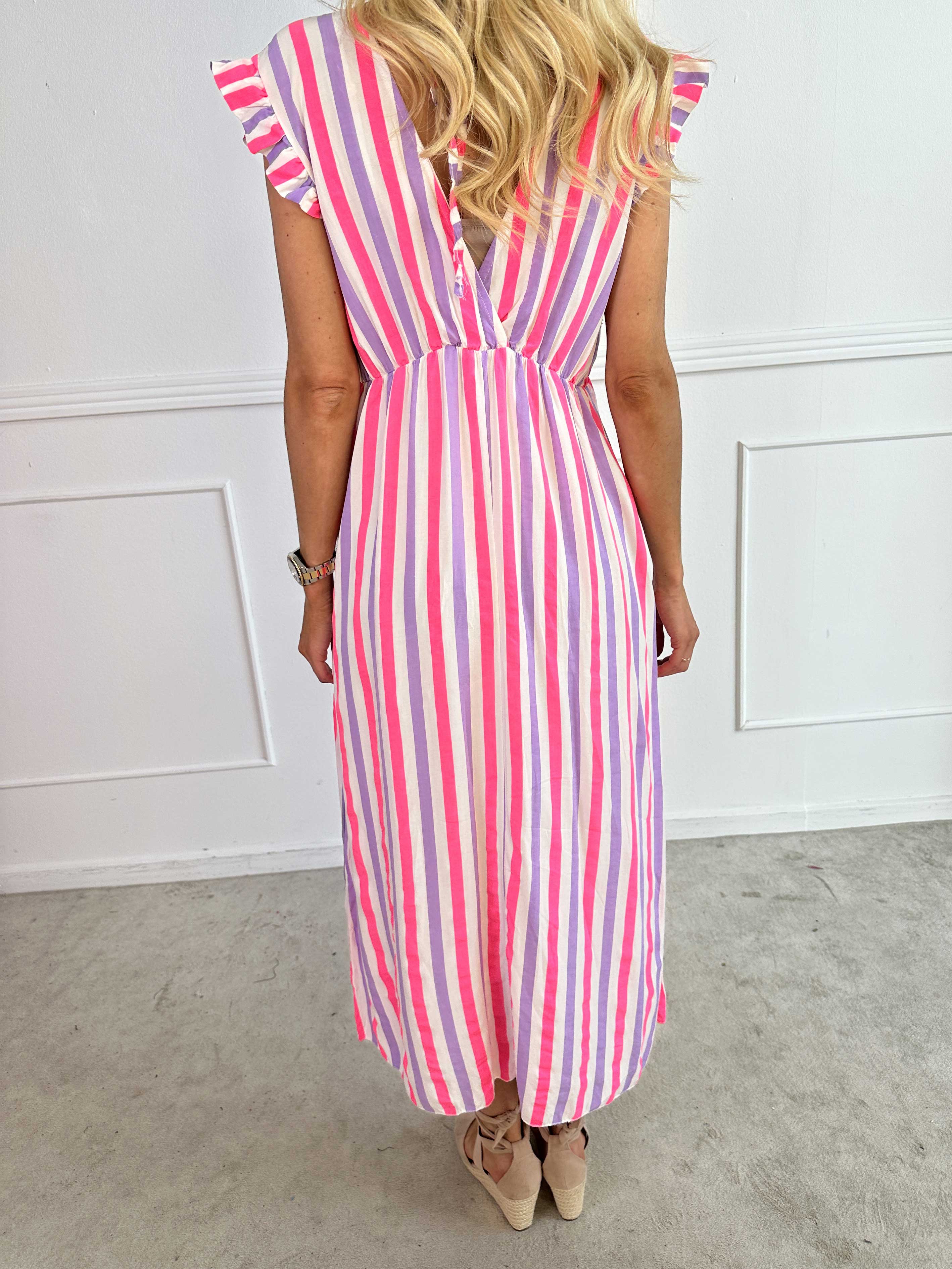 Lyssa - Lang stribet kjole i viskose med farvet striber