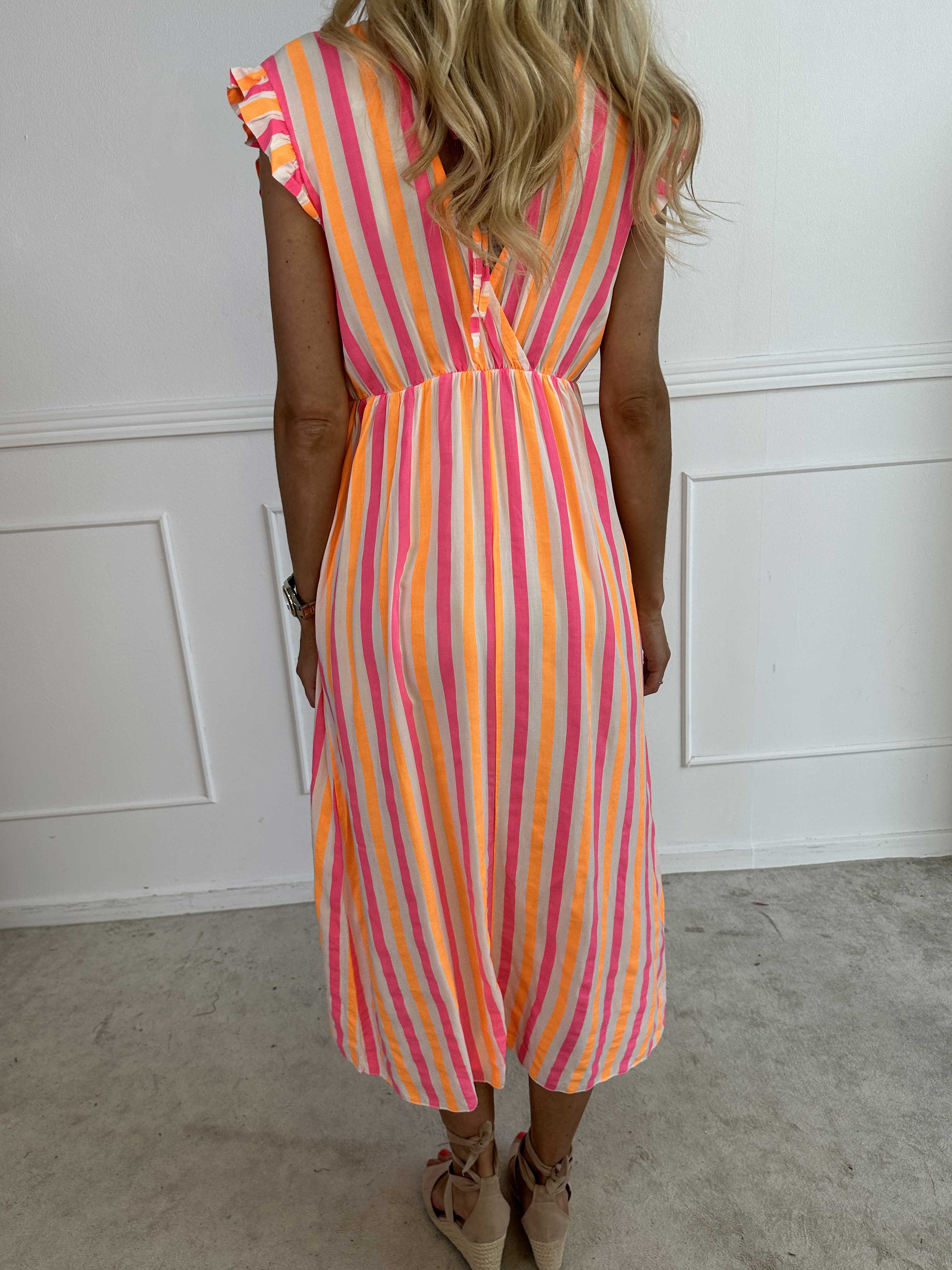 Lyssa - Lang stribet kjole i viskose med farvet striber