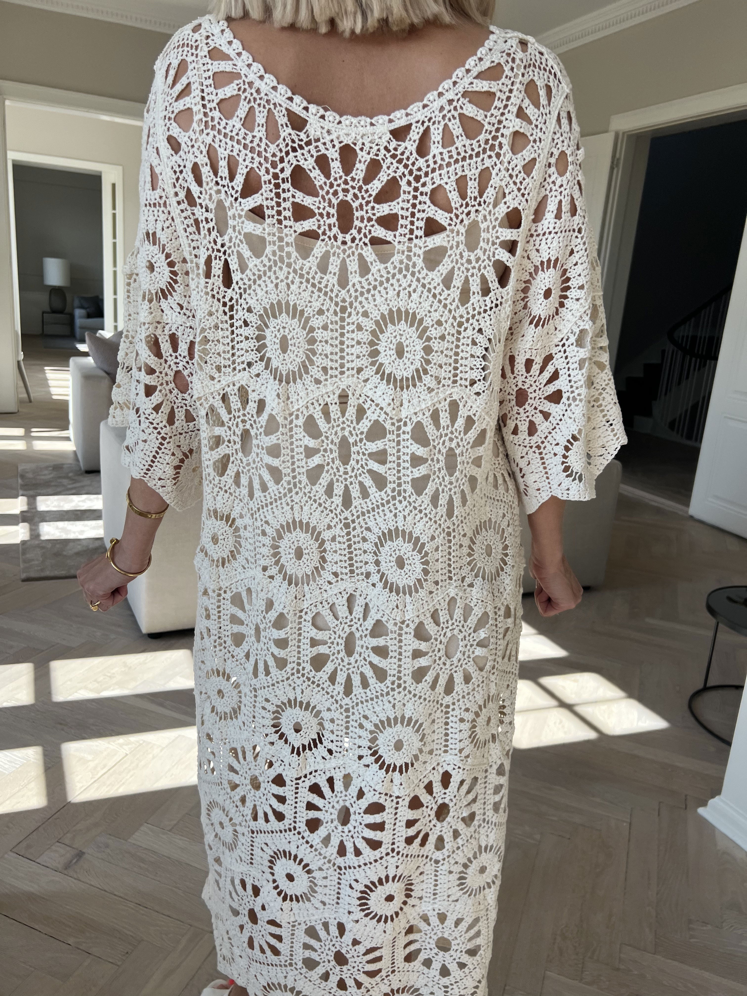 Mabel - Sød hæklet kjole i bomuld