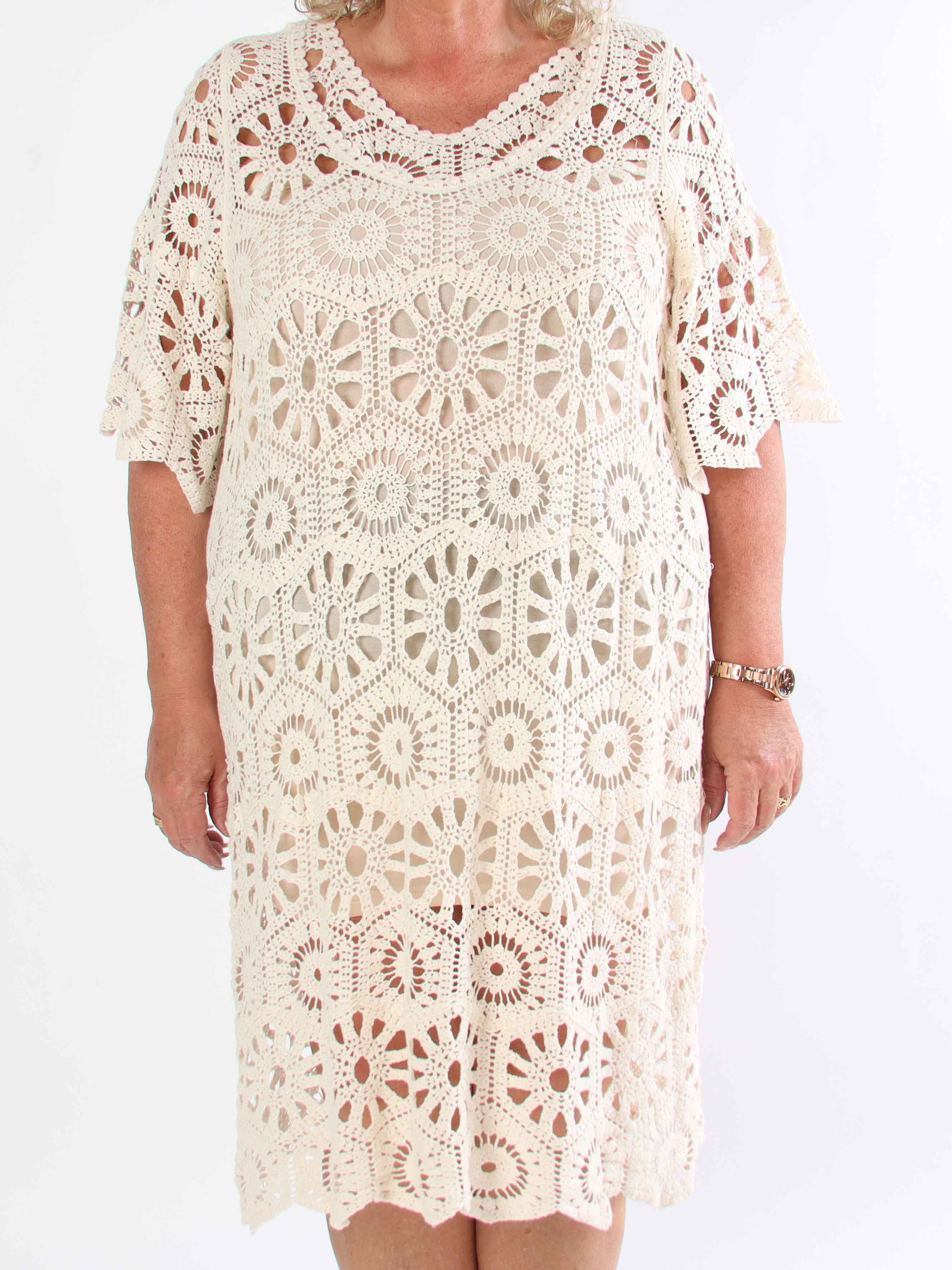 Mabel - Sød plus size hæklet kjole i bomuld