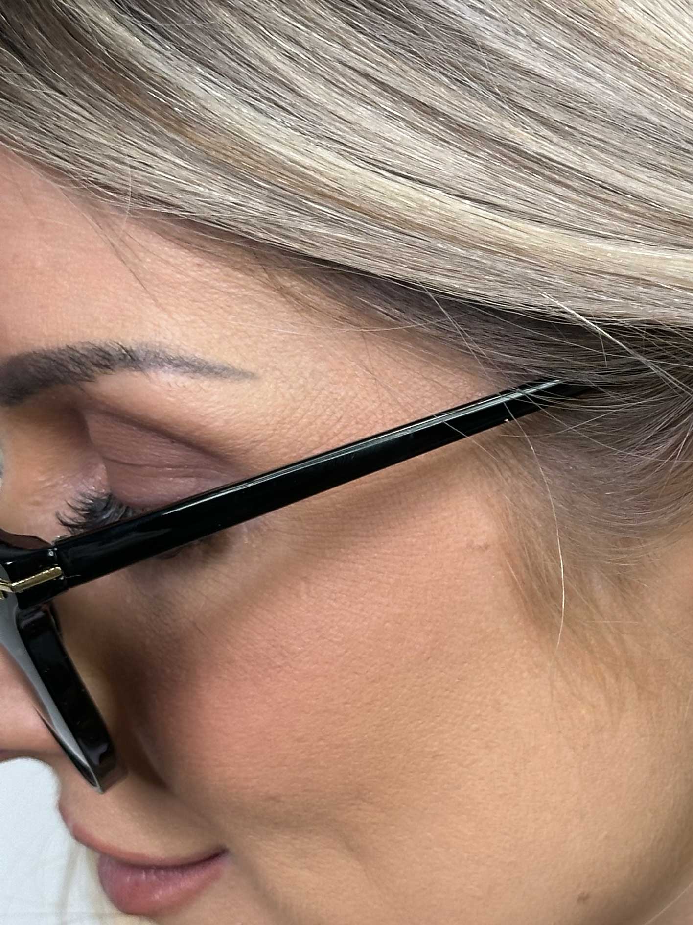 Madison - Solbriller med smalt stel og gulddetaljer