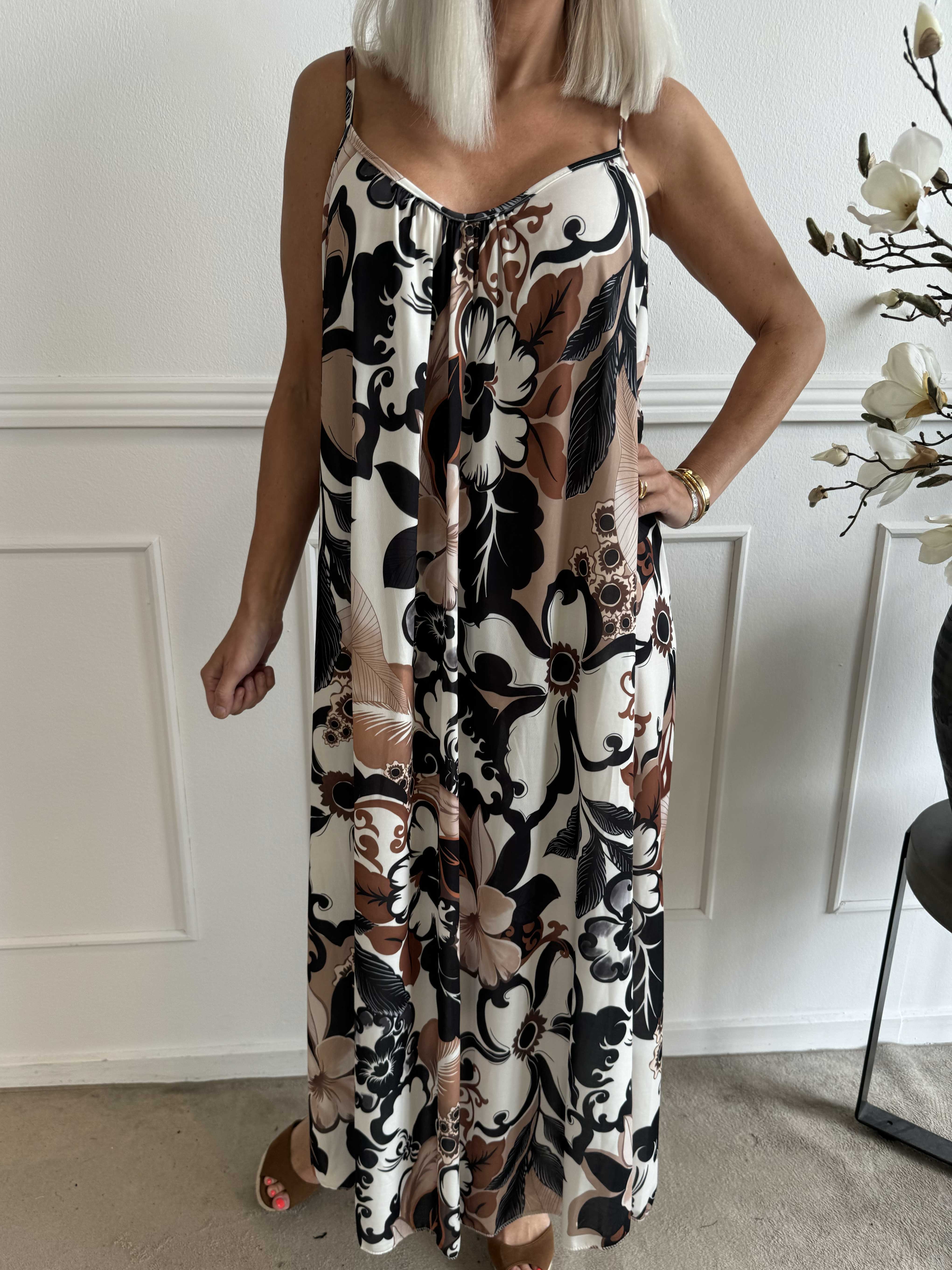 Maija - Stropkjole i elastisk stof med blomster