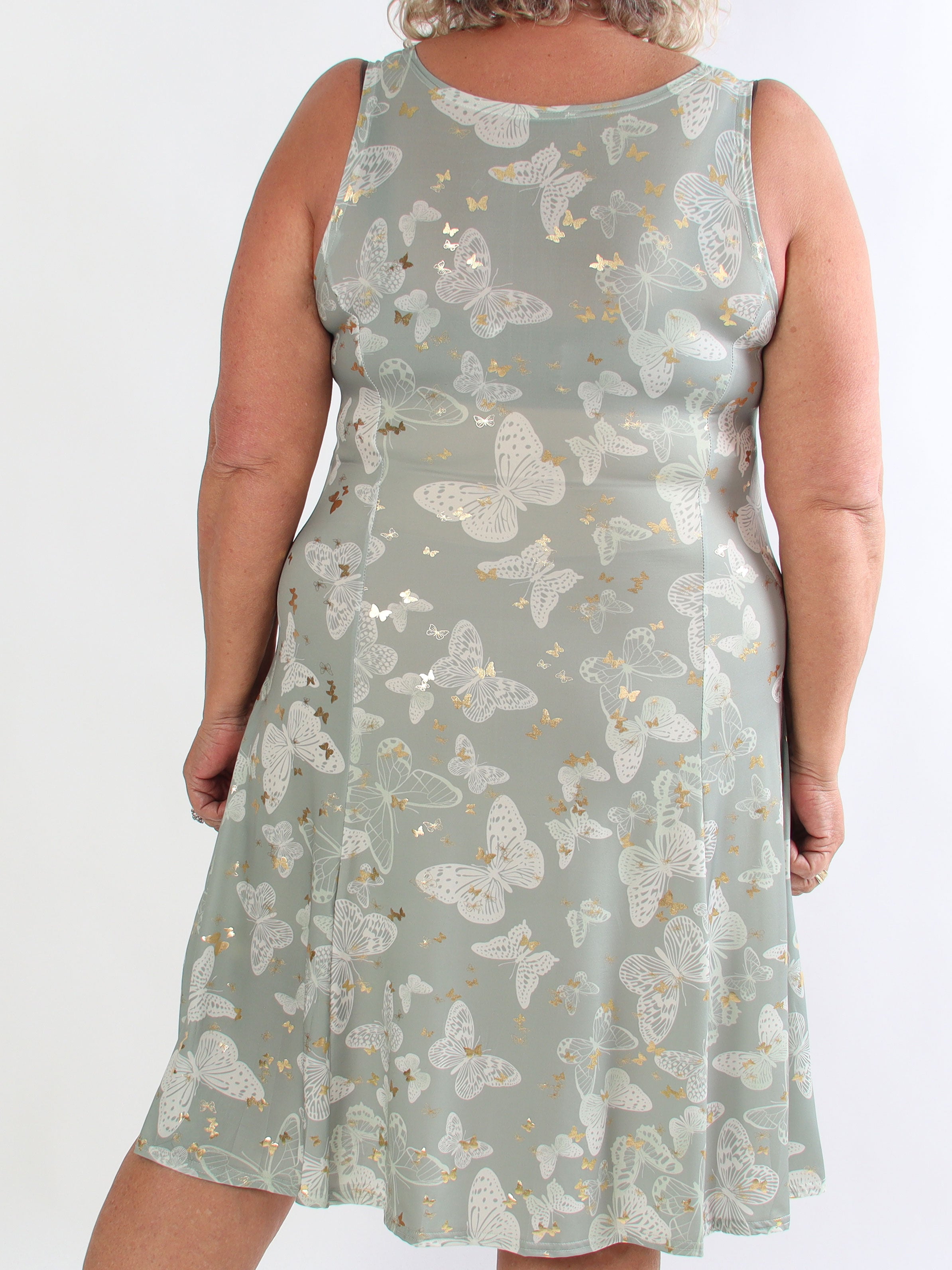 Maj Butterfly - Plus size sommerkjole i a-facon med sommerfugleprint