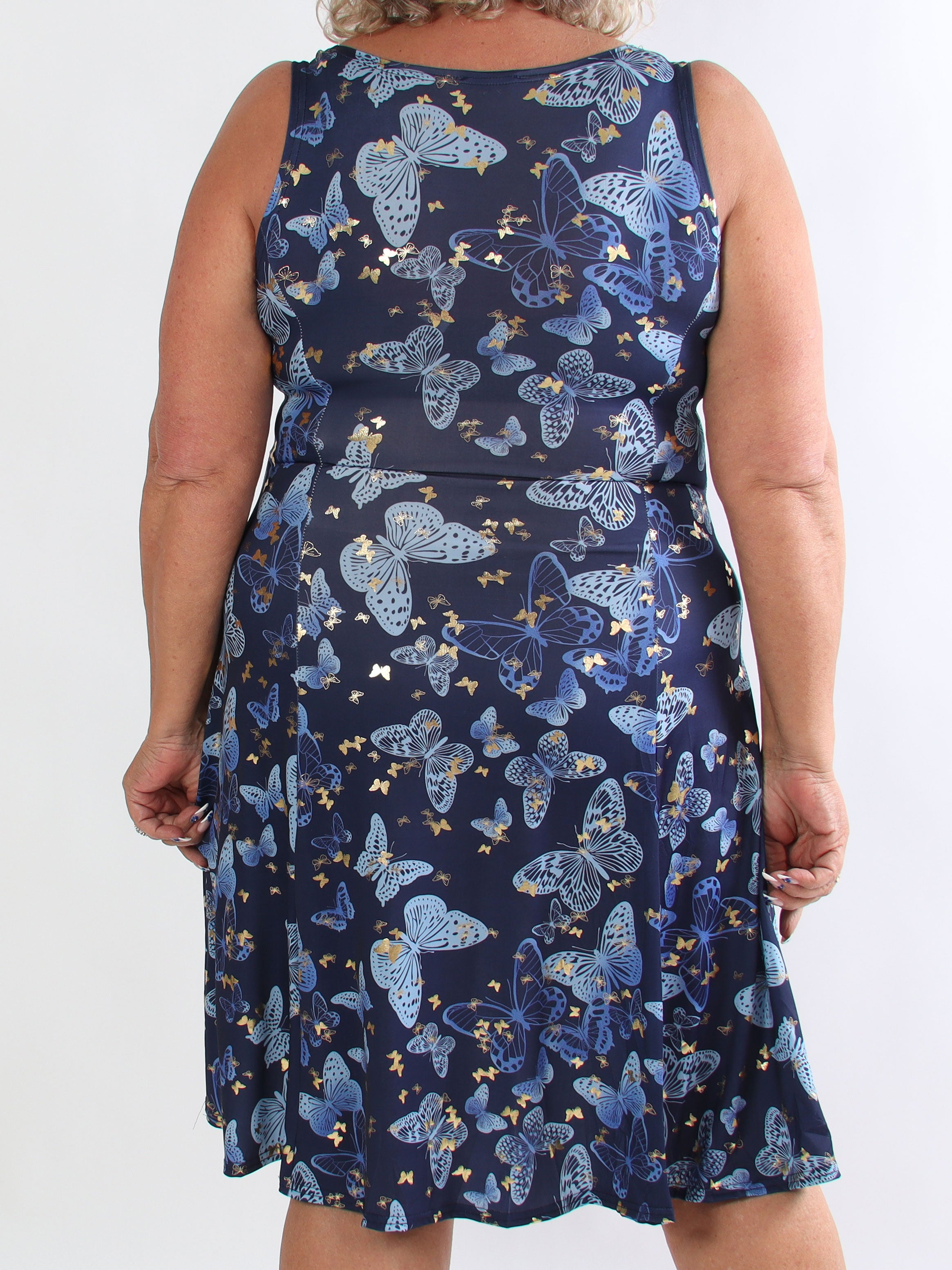 Maj Butterfly - Plus size sommerkjole i a-facon med sommerfugleprint