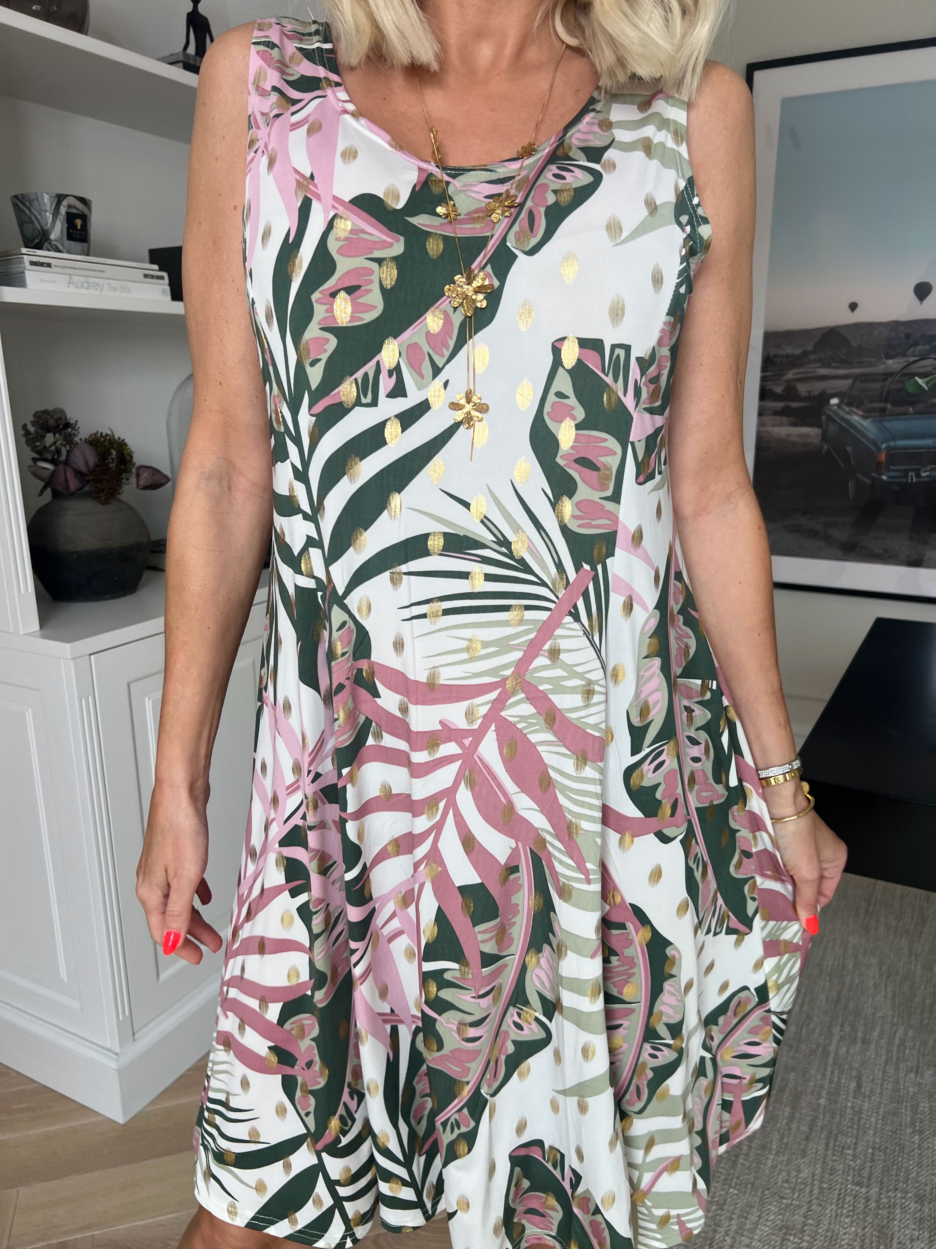 Maj Glowleaf - Elastisk sommerkjole i a-facon med bladmotiver