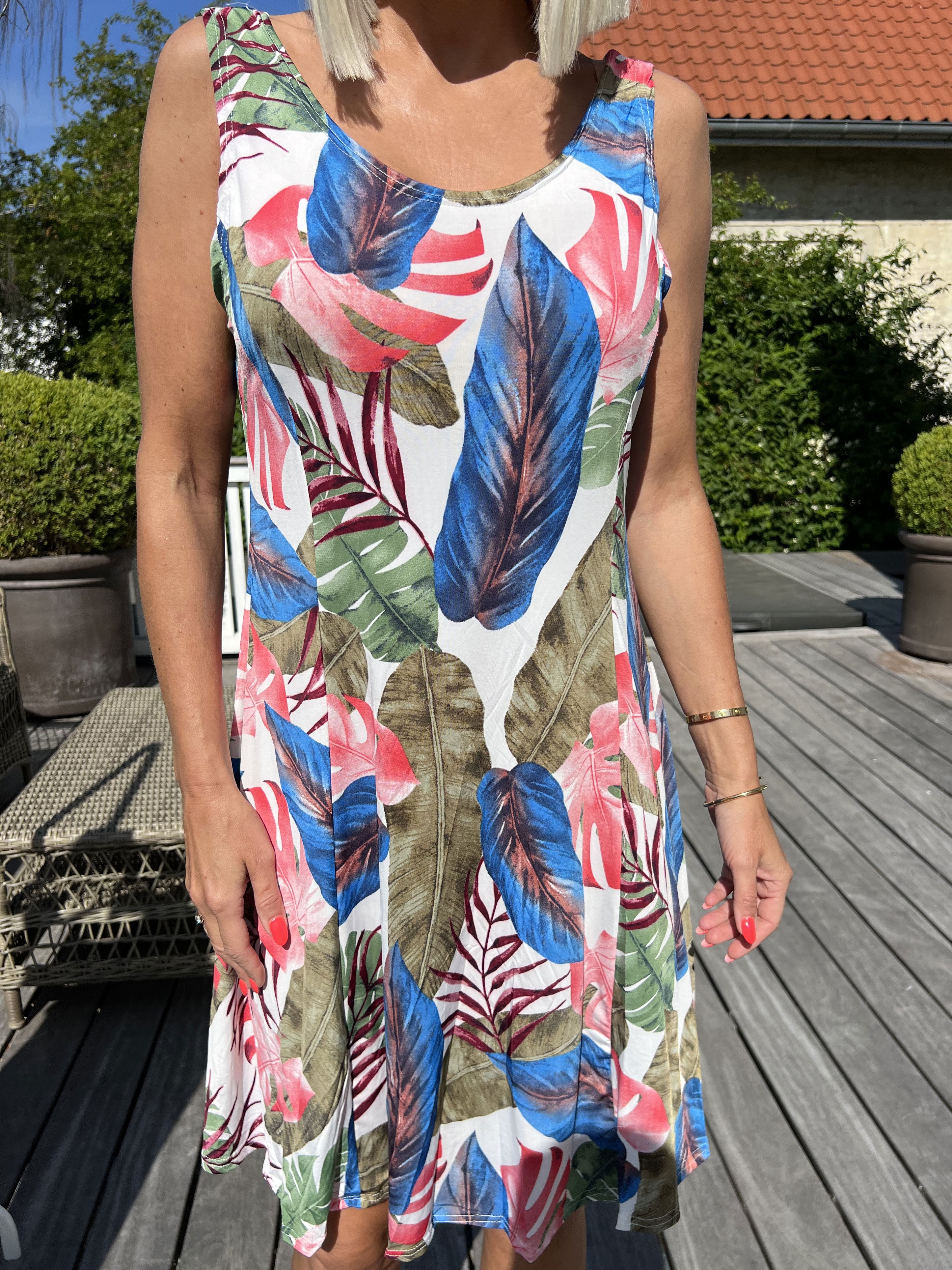 Maj Multi Leaf - Sød elastisk sommerkjole med bladmønster