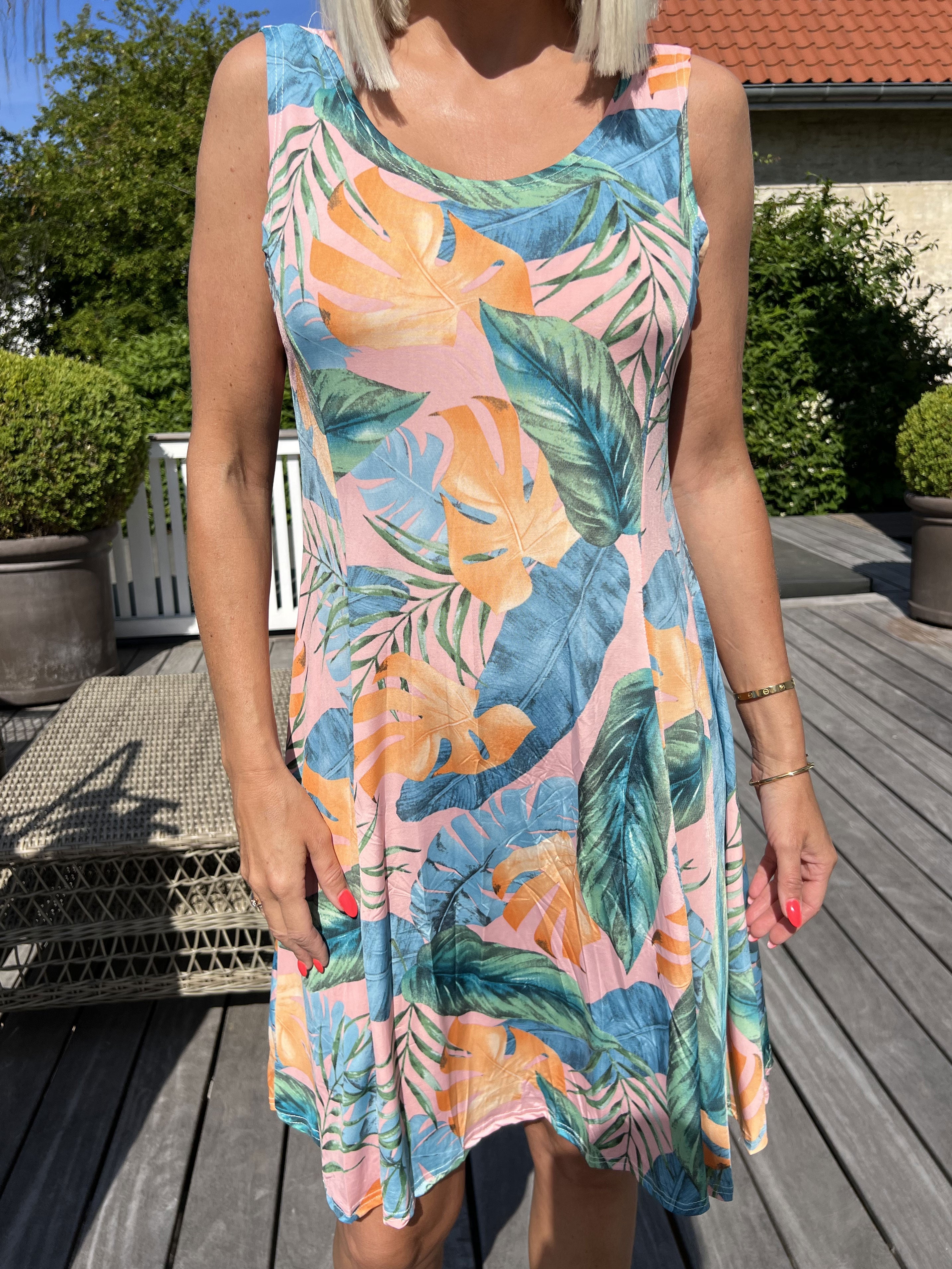 Maj Multi Leaf - Sød elastisk sommerkjole med bladmønster