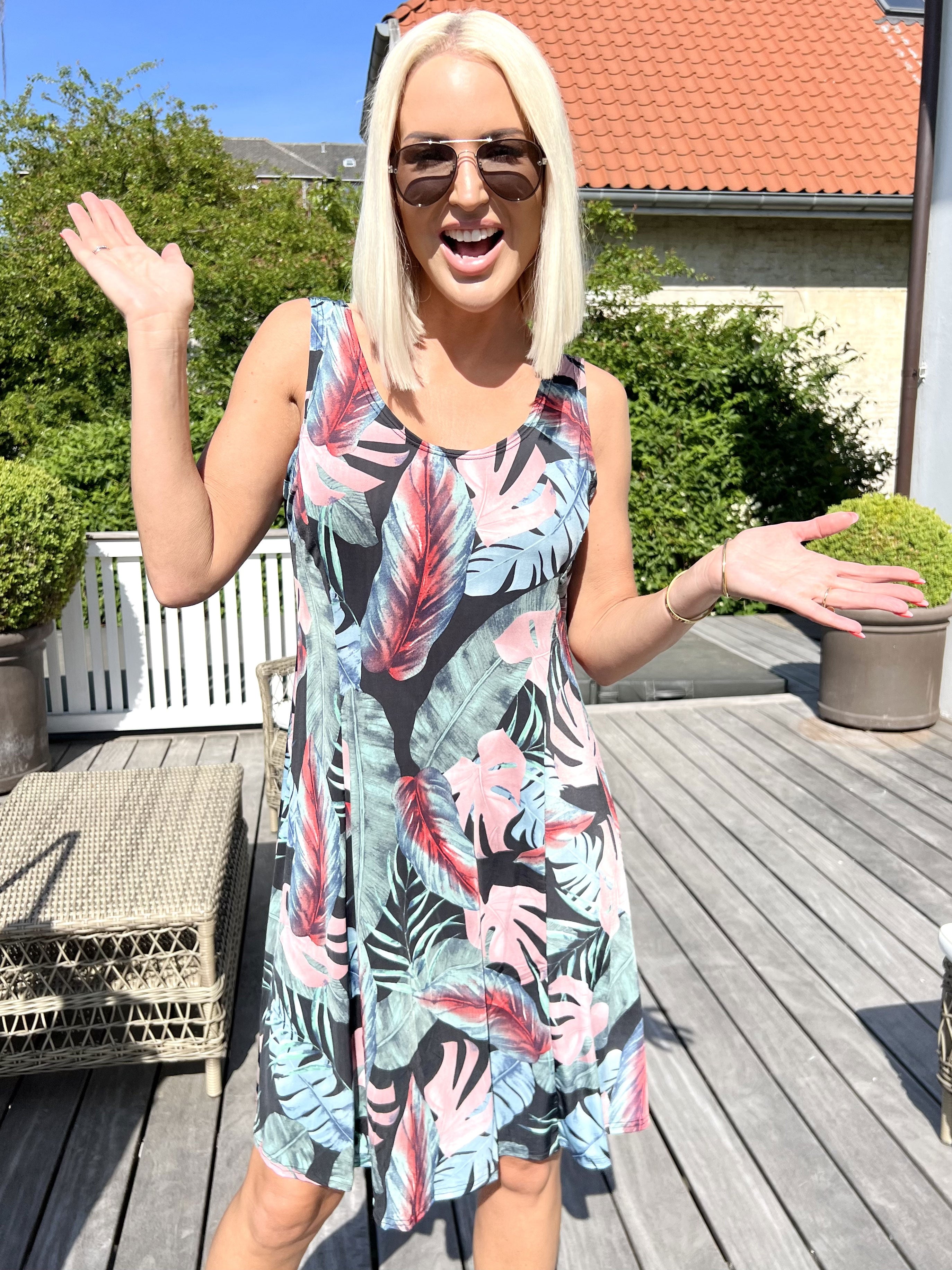 Maj Multi Leaf - Sød elastisk sommerkjole med bladmønster