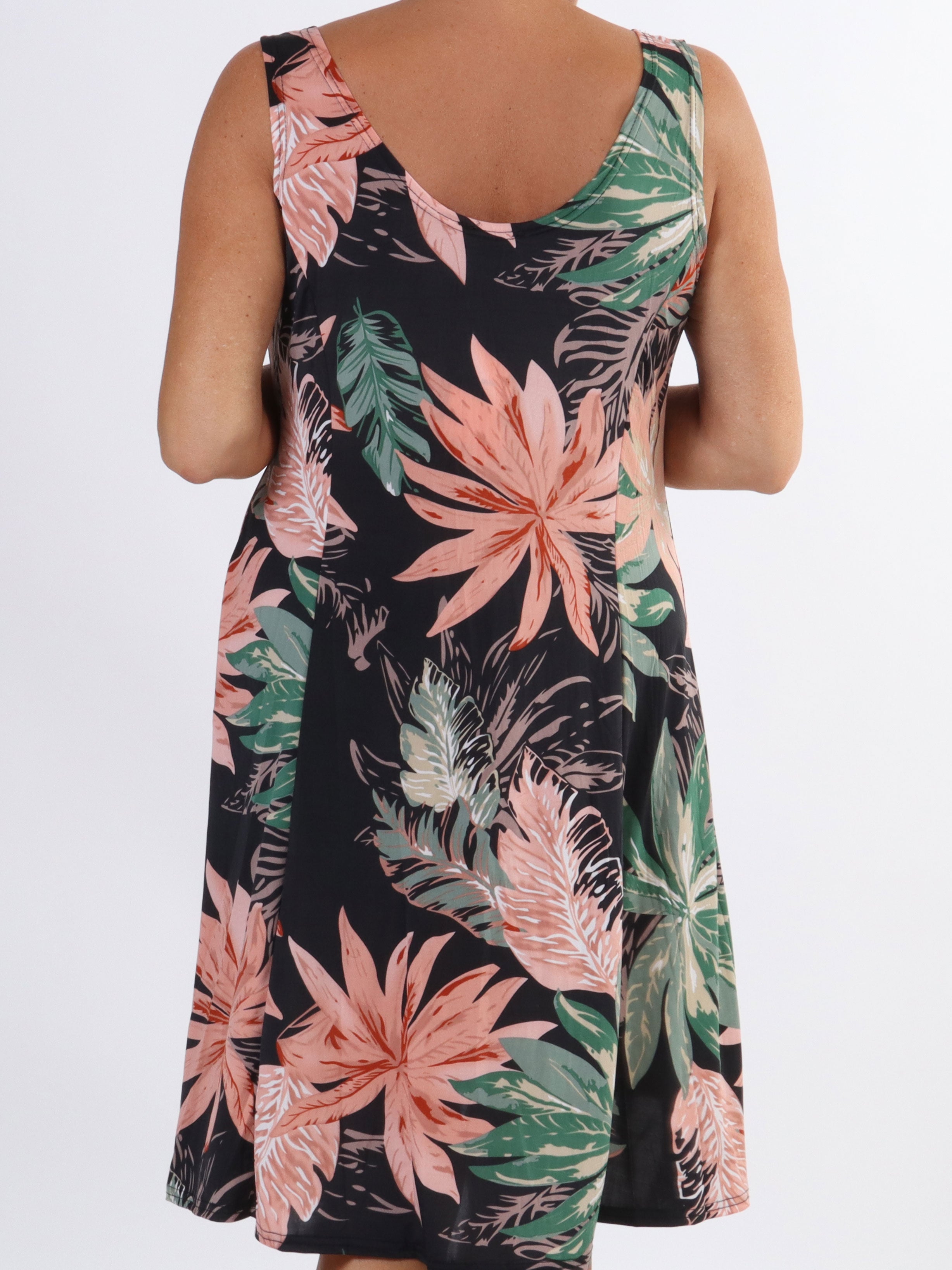 Maj Tropical -  Sød elastisk plus size sommerkjole med blomster