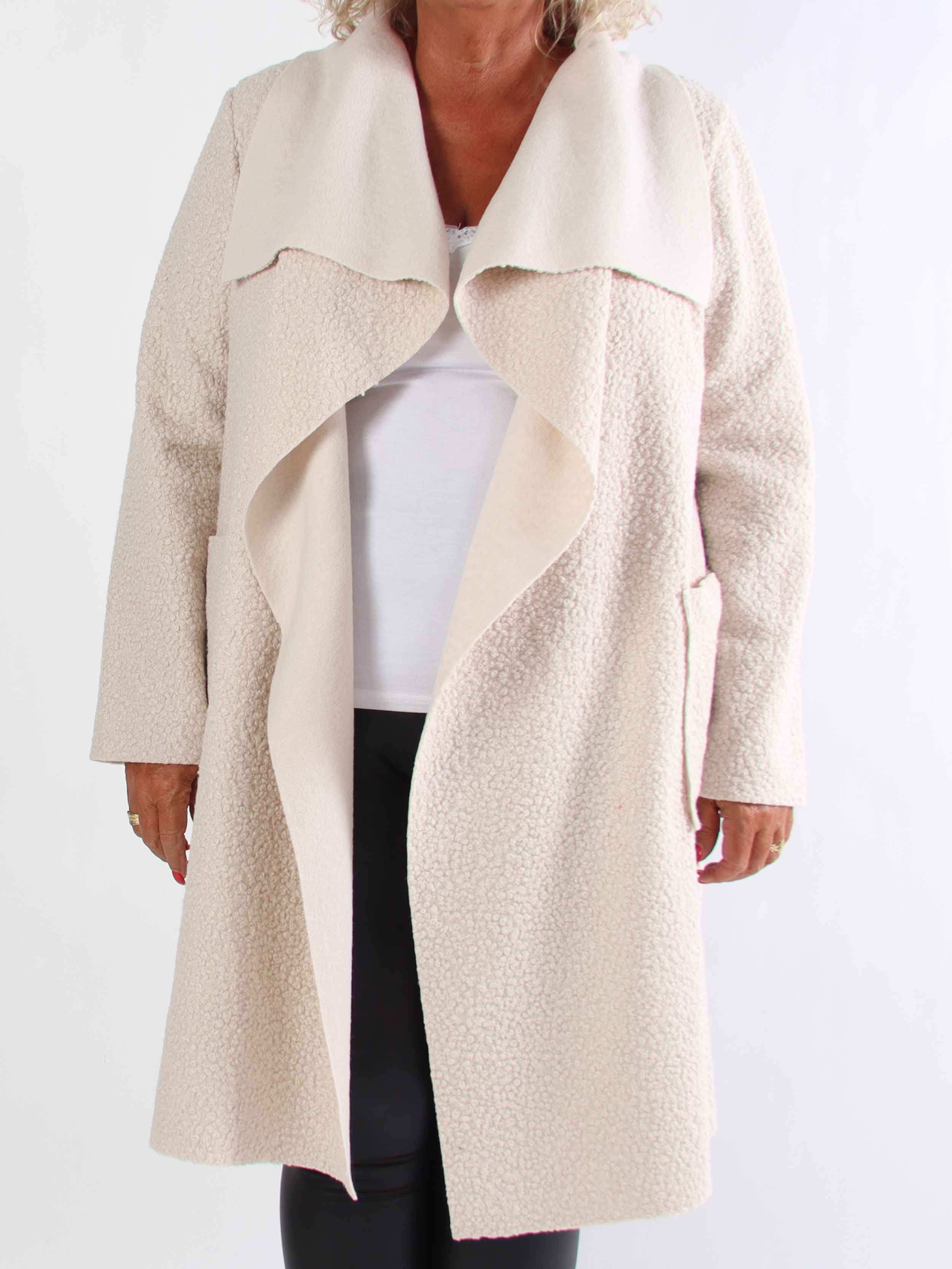 Malfrid - Plus size frakke i blød teddy med shiny stjerner