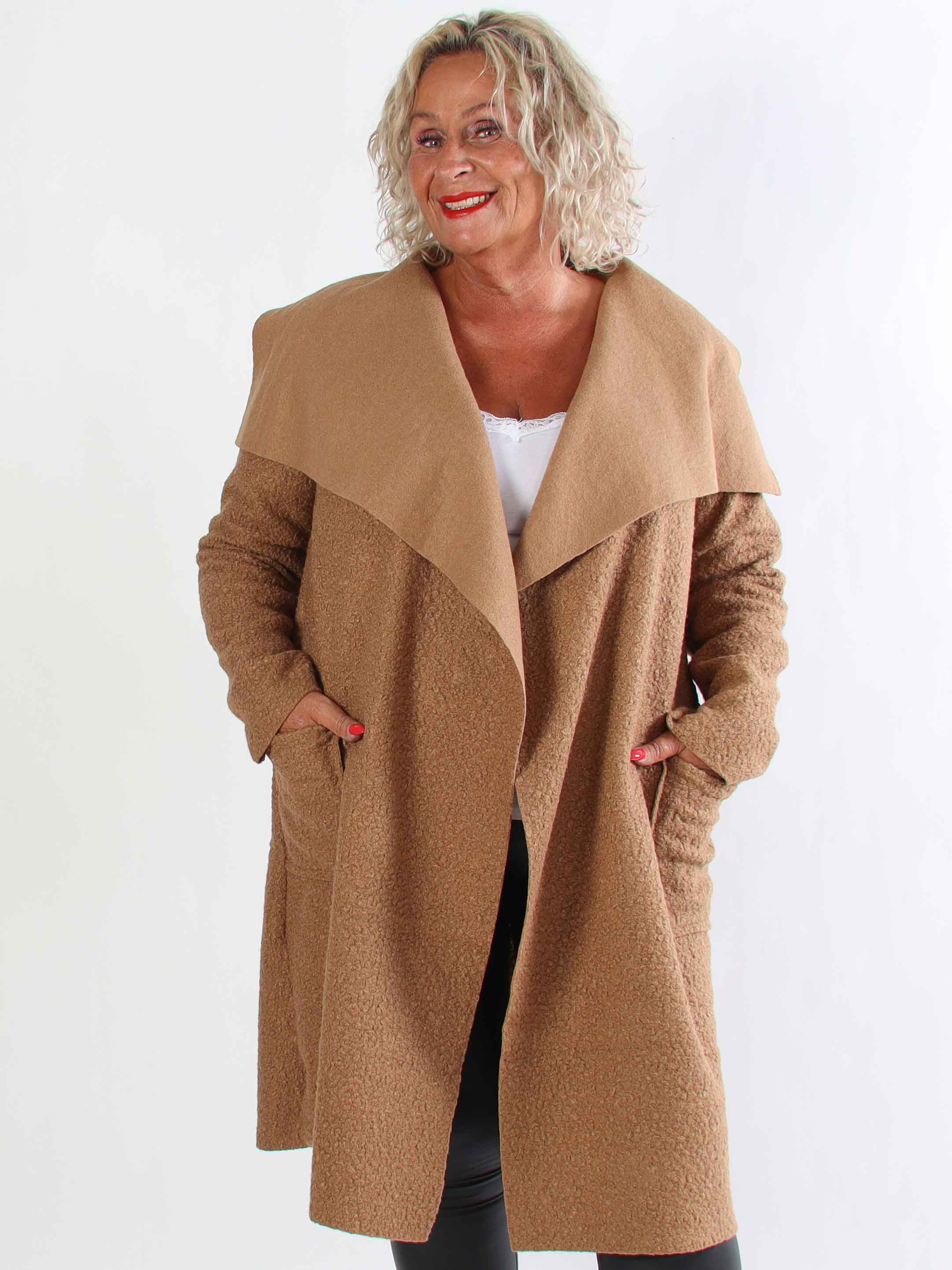 Malfrid - Plus size frakke i blød teddy med shiny stjerner