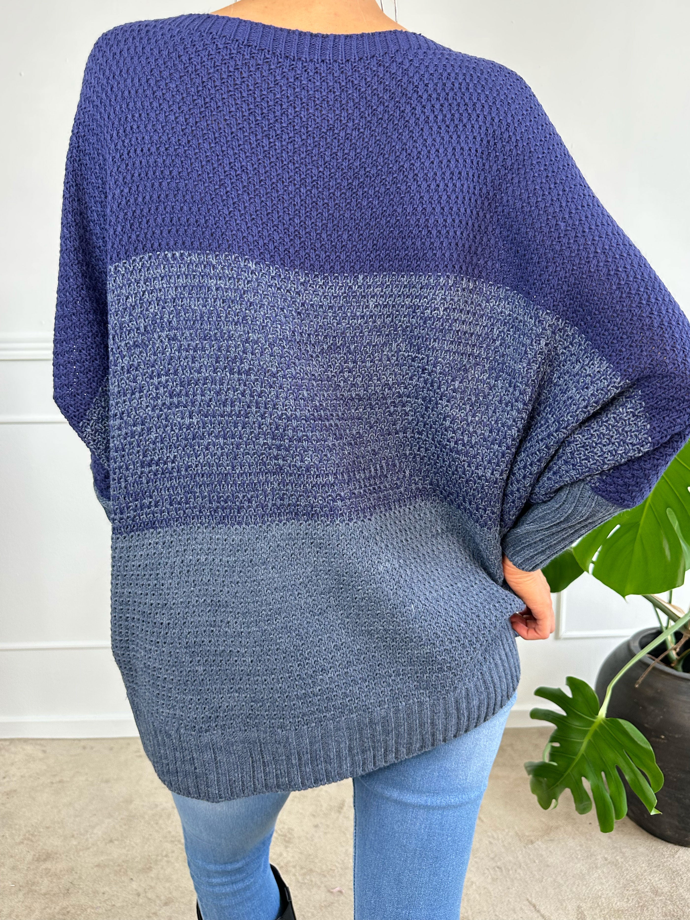 Malika - Flerfarvet strik med flagermusærmer