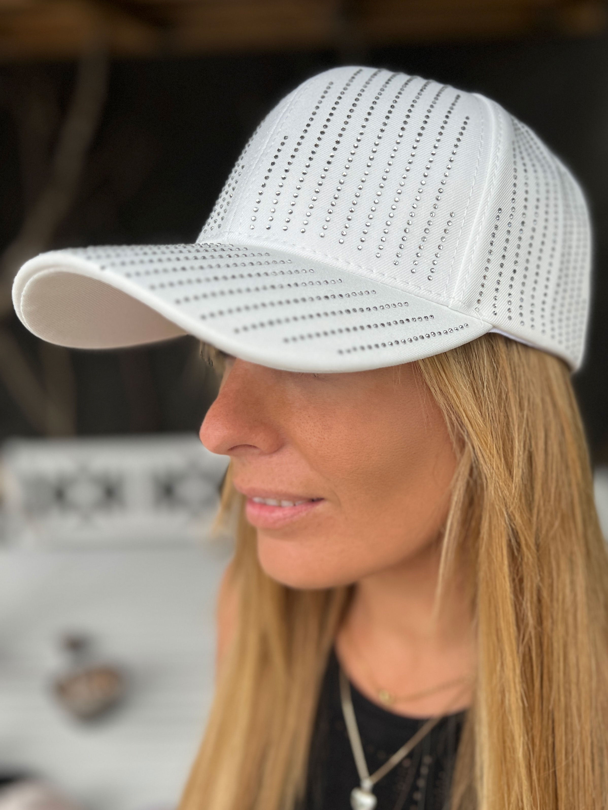 Mallie - Ensfarvet kasket pyntet med similisten