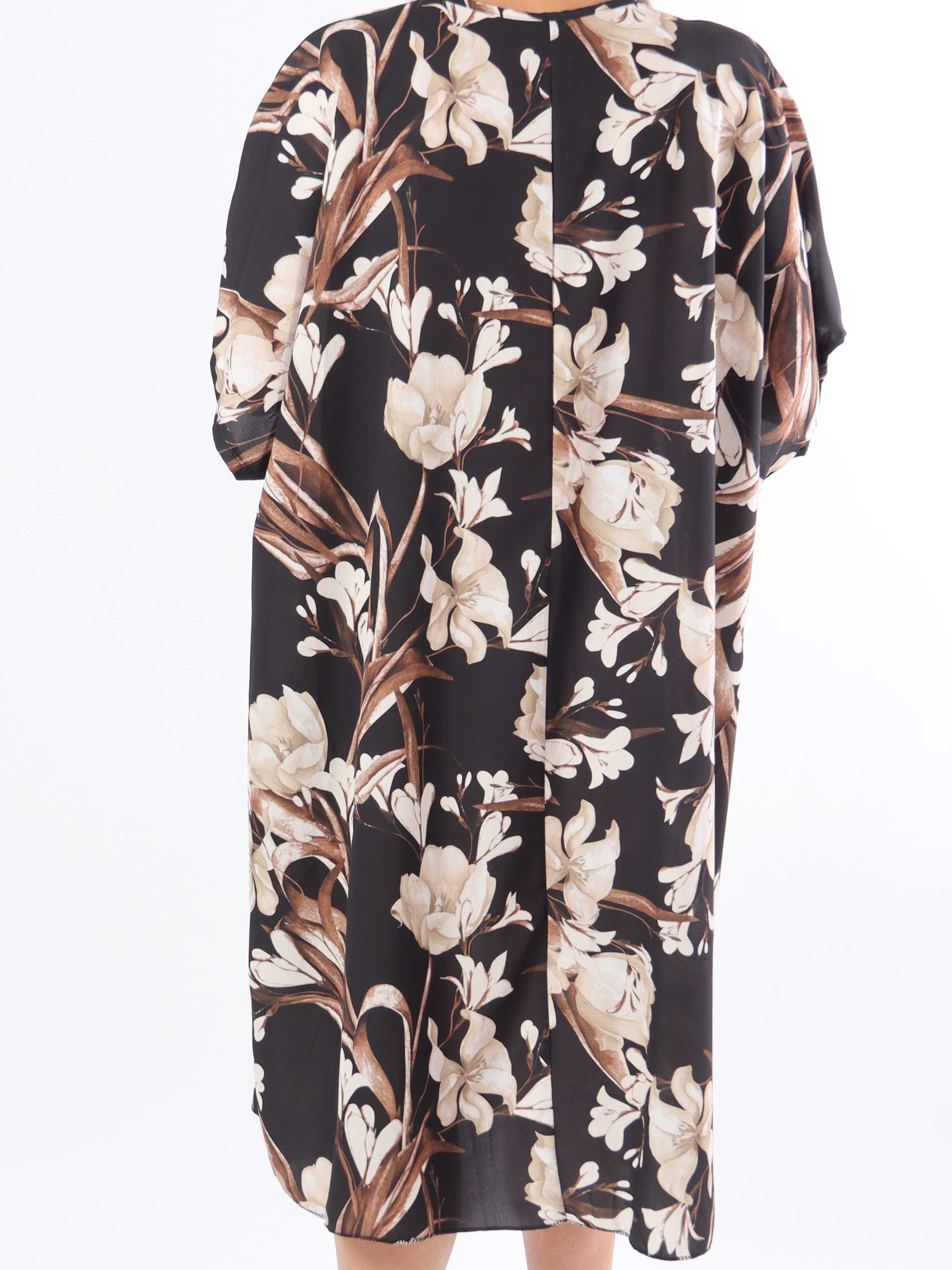 Mallie - Plus size skjortekjole med blomsterprint med v-udskæring