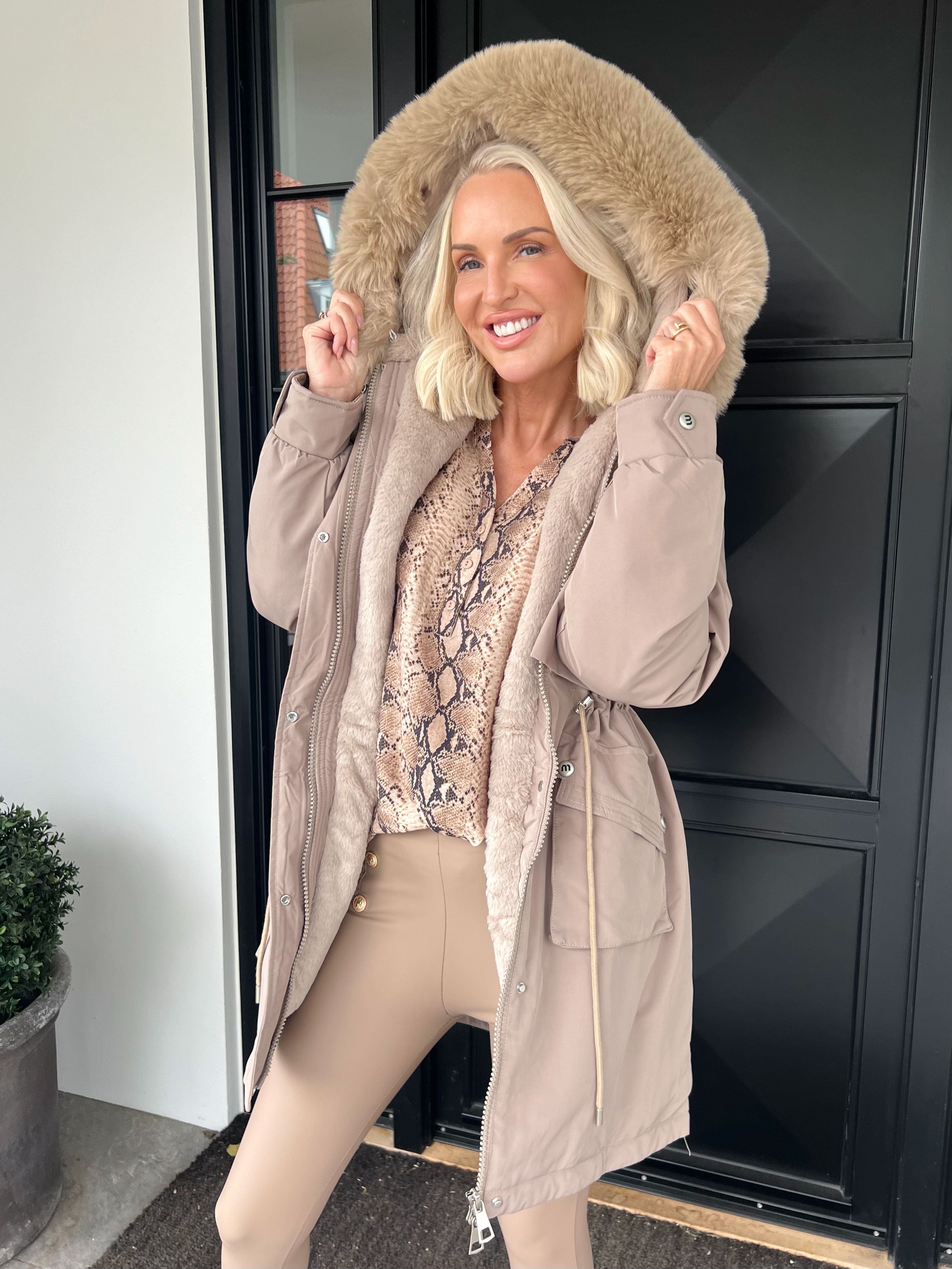 Maple - Varm dynejakke med faux fur hætte