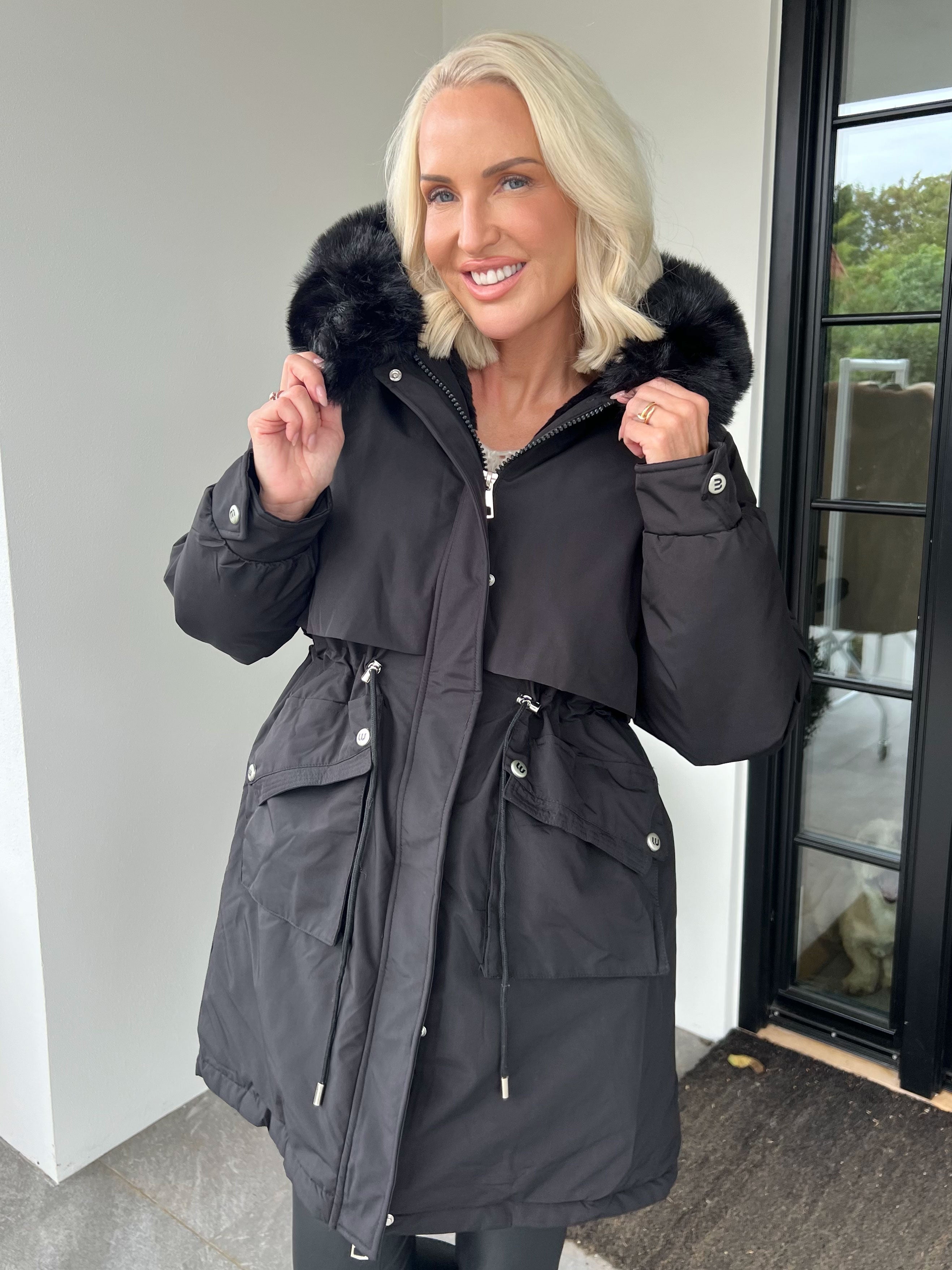 Maple - Varm dynejakke med faux fur hætte