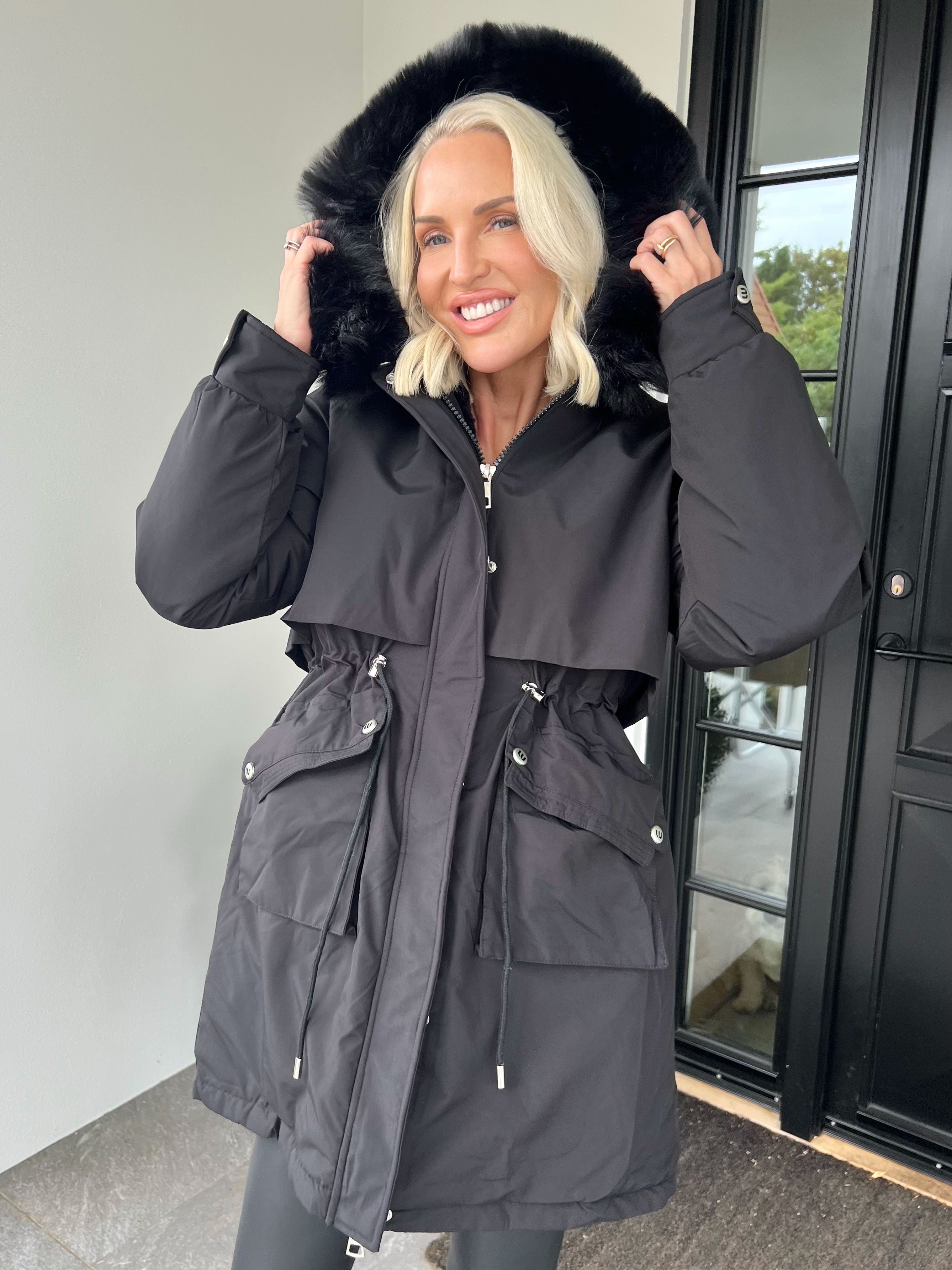 Maple - Varm dynejakke med faux fur hætte