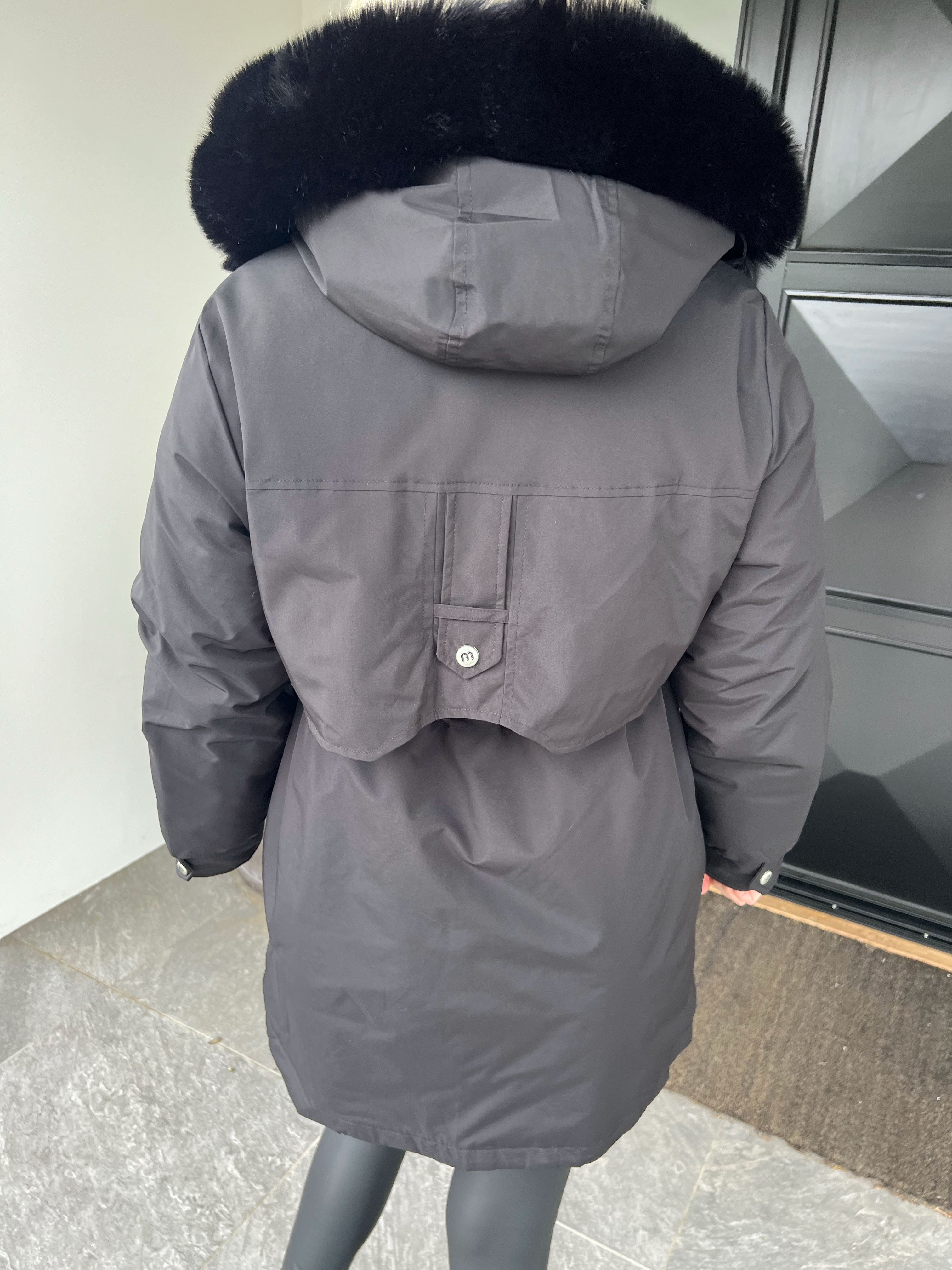 Maple - Varm dynejakke med faux fur hætte