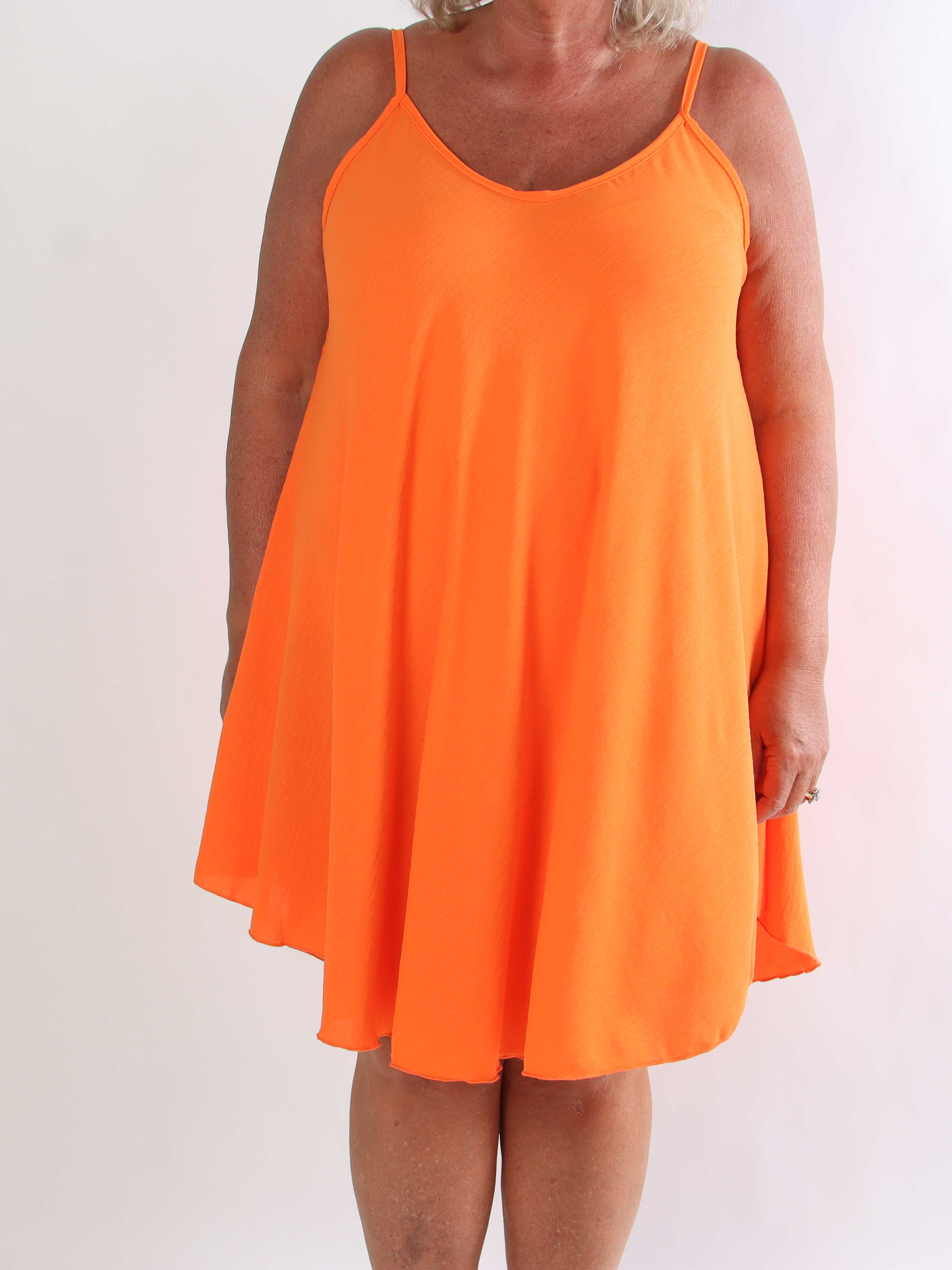 Marceline Short - Kort plus size stropkjole i viskose med A-facon