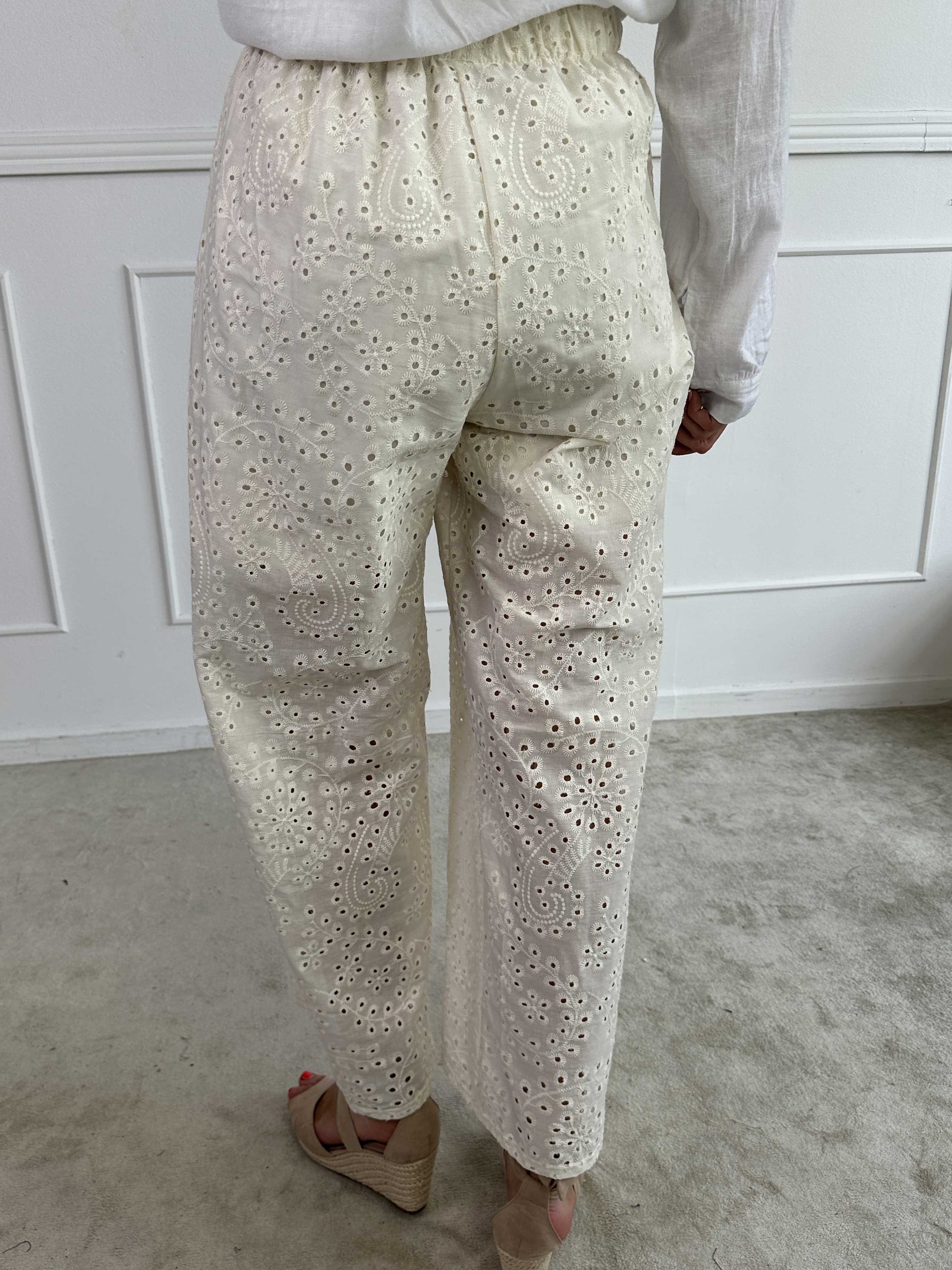 Maria - Bukser i bomuld med broderie anglaise