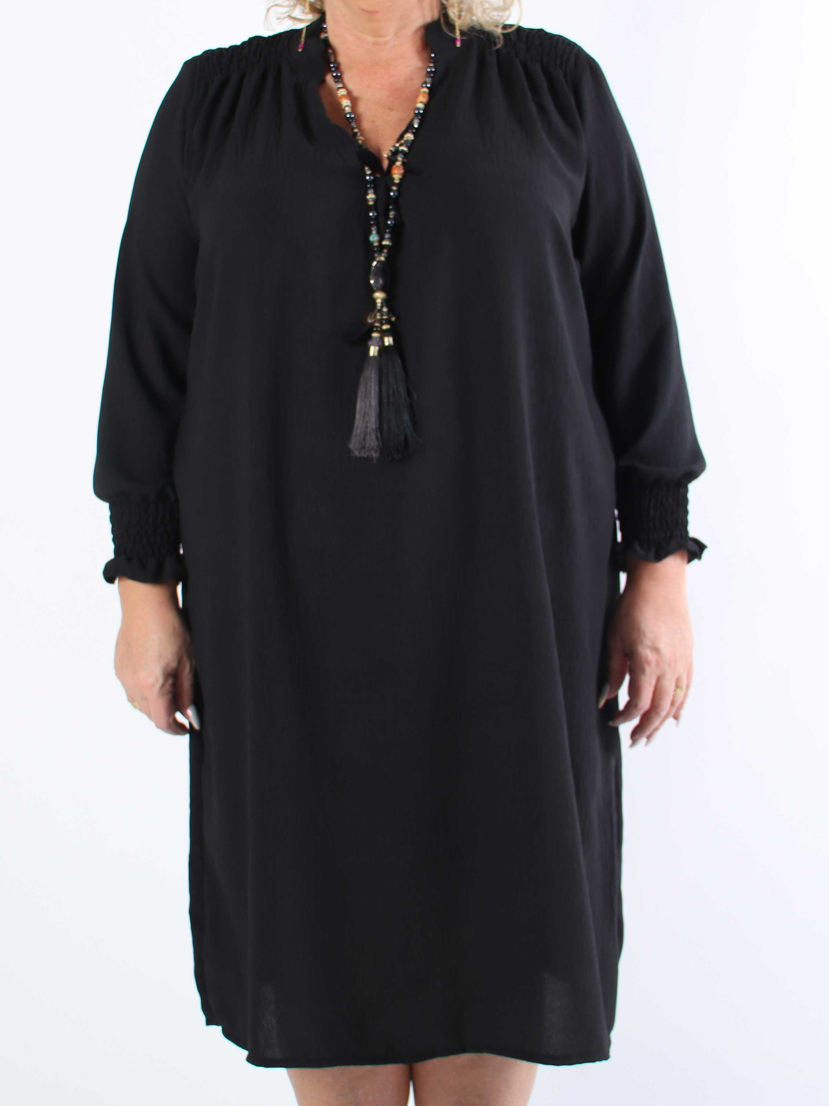 Marisol - Sød plus size kjole med smock og v-udskæring