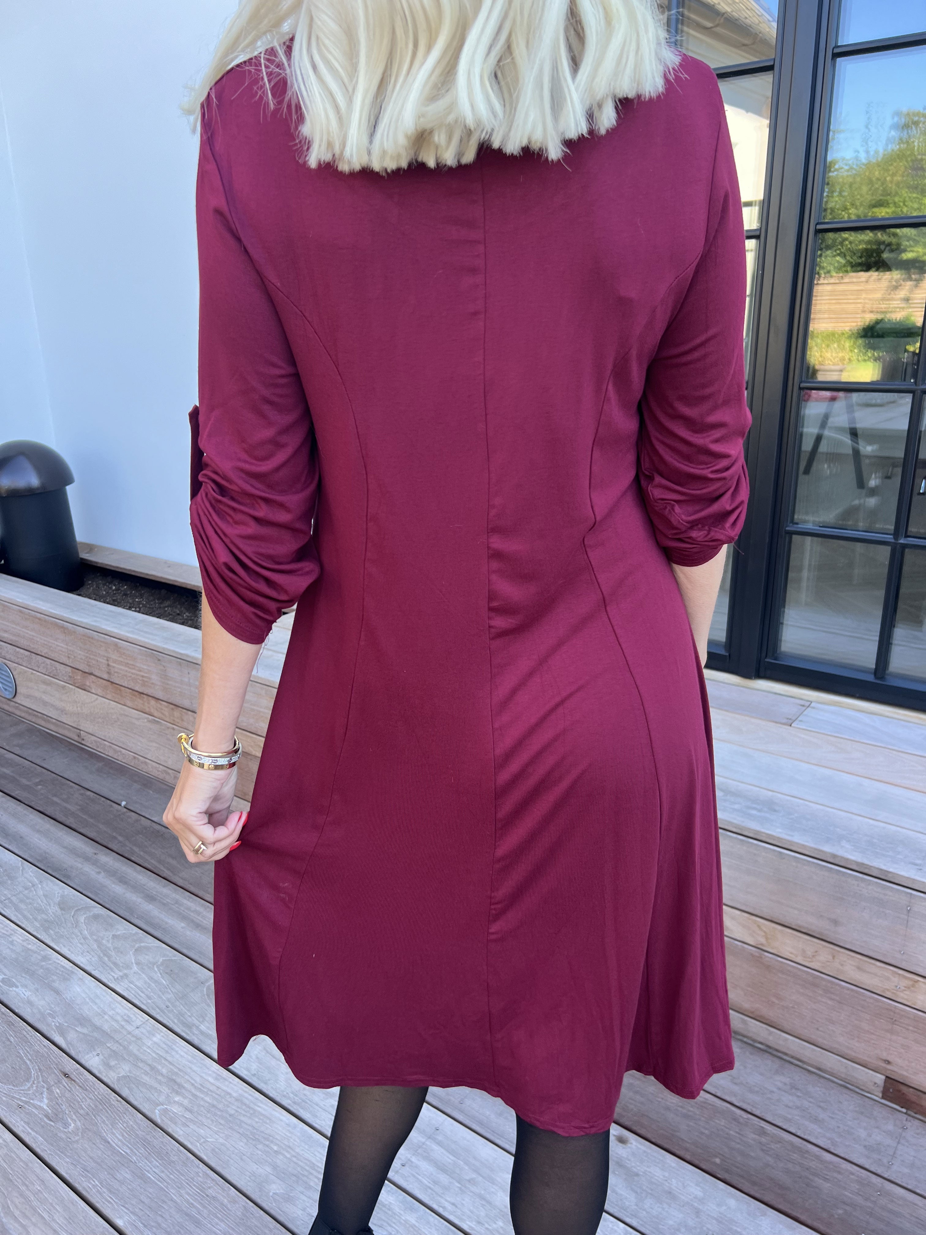 Marlene Plain - Ensfarvet kjole i viskose med a-facon