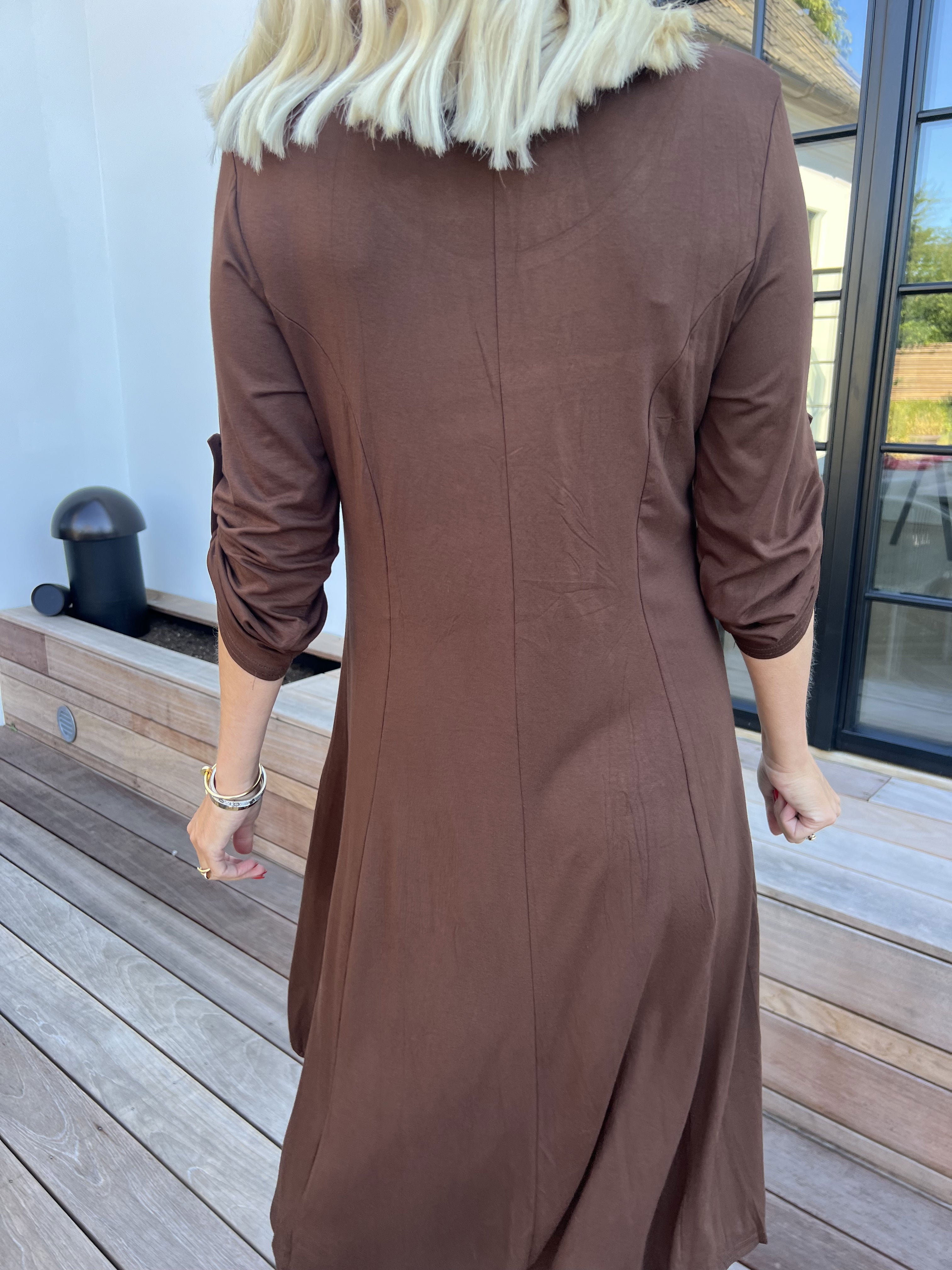 Marlene Plain - Ensfarvet kjole i viskose med a-facon