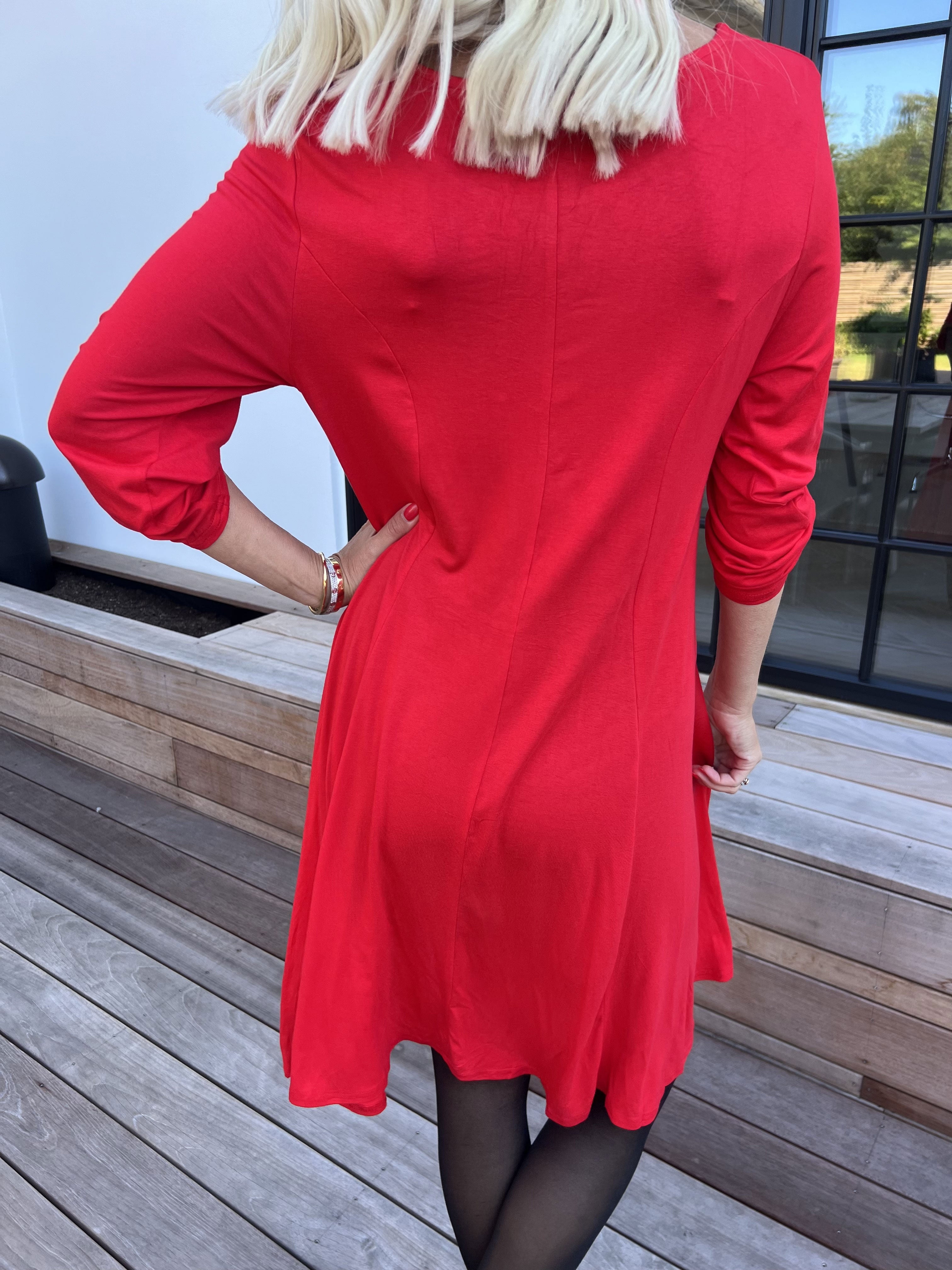 Marlene Plain - Ensfarvet kjole i viskose med a-facon