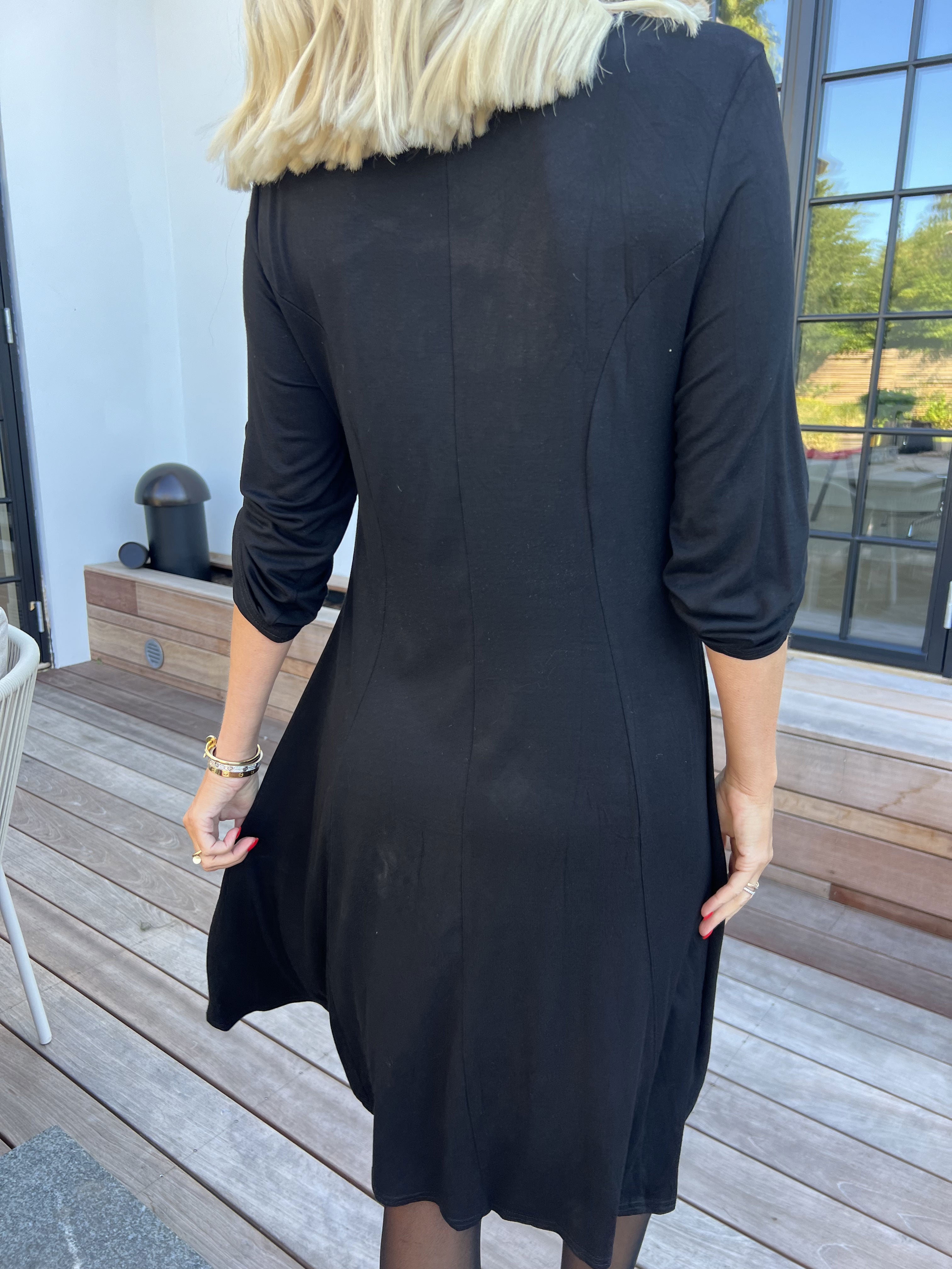 Marlene Plain - Ensfarvet kjole i viskose med a-facon